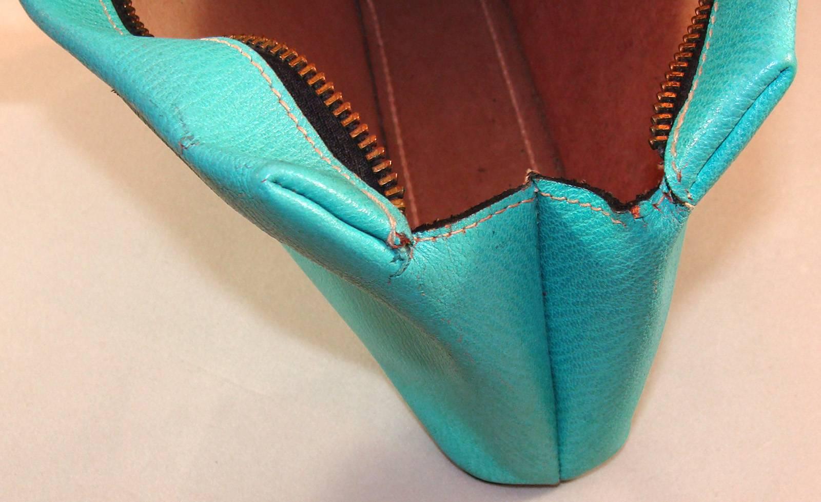 Mod and Large Asymetrical Turquoise Pebble Grain Leather Clutch  Spring!   In Good Condition In Lambertville, NJ