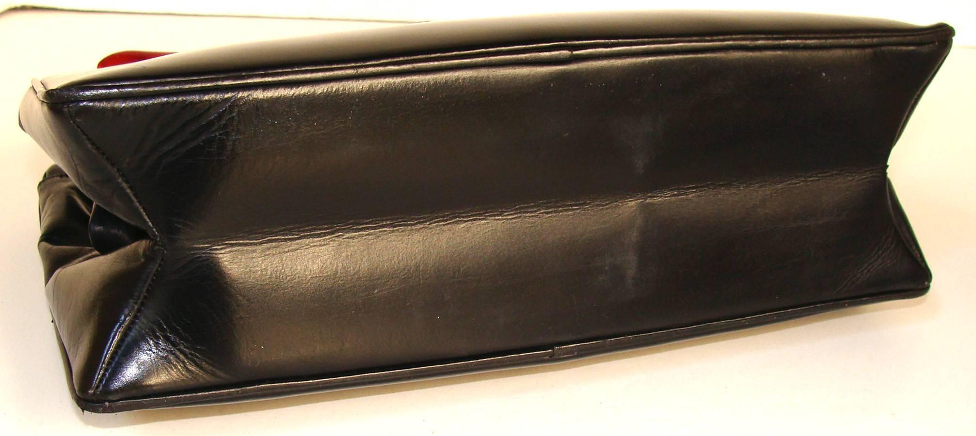 Sculptural Calfskin and Bakelite Architectural Purse In Good Condition In Lambertville, NJ
