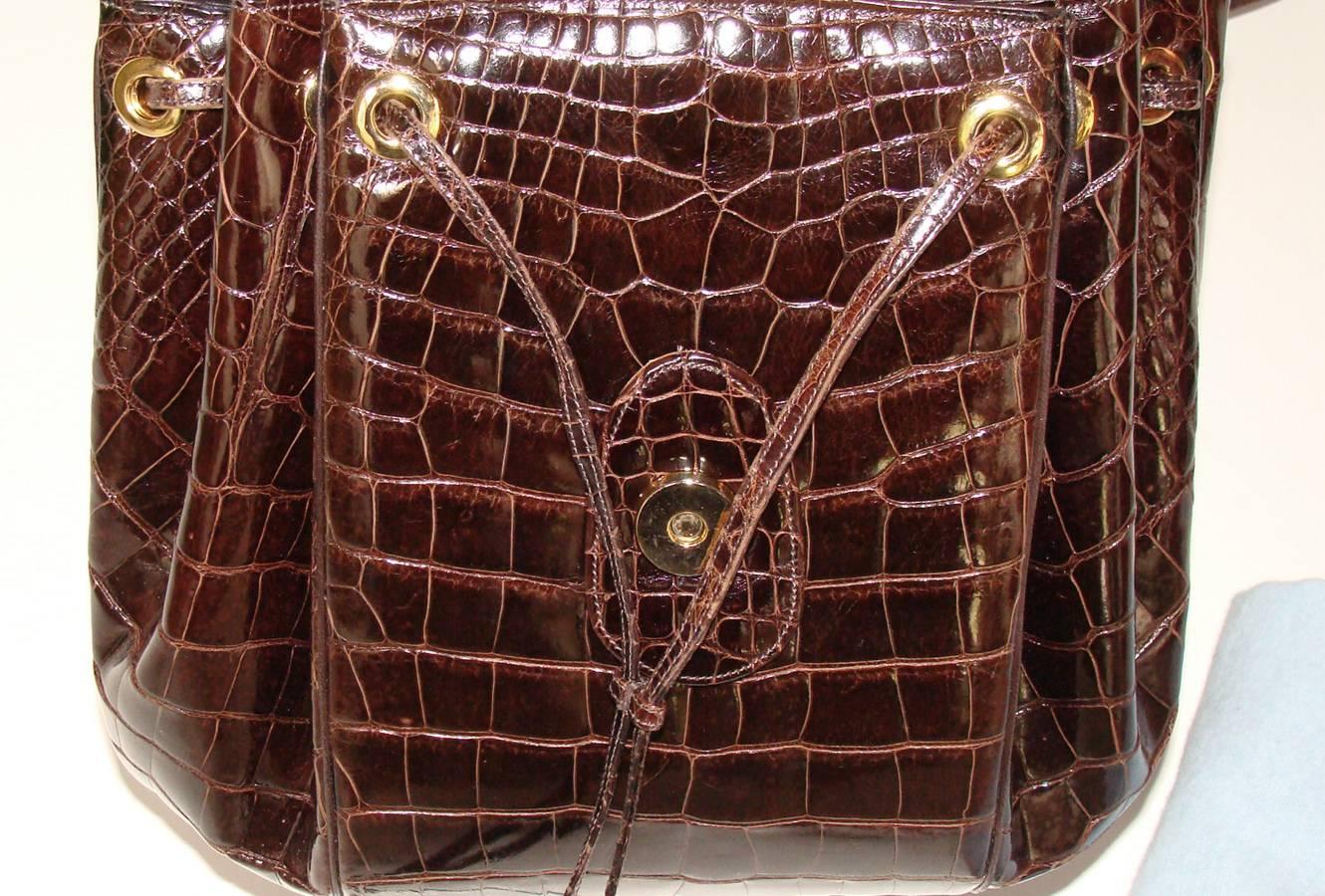 Roomy, Rich Brown Alligator Shoulder/Crossbody Bag by Judith Leiber FALL! In Excellent Condition In Lambertville, NJ