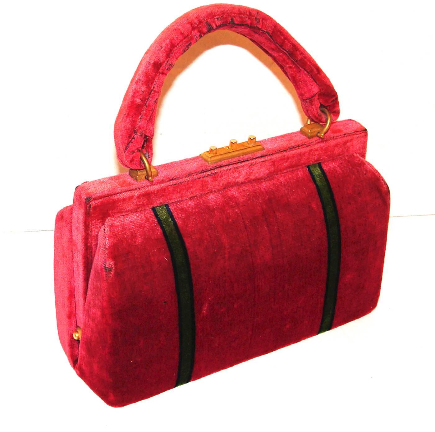This gently aged raspberry red sculpted velvet bag is a classic from Roberta di Camerino.  Everything about it represents the best from RdC, from the patterned velvet, the florentine hardware, to the thick, sturdy handle.  This bag is from the same