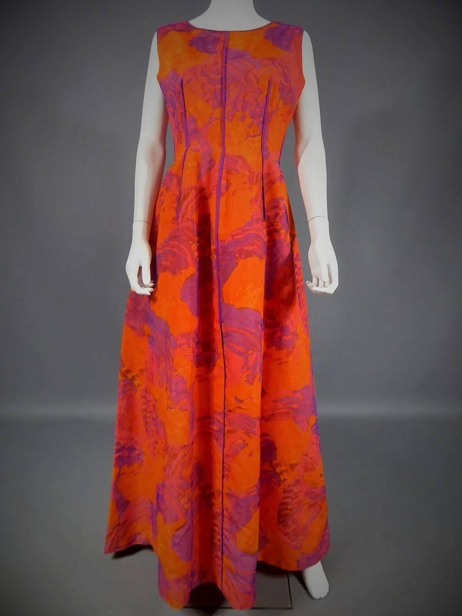 Rouge Robe de soirée en mousseline imprimée de Madame Grès Haute Couture Circa 1970 en vente