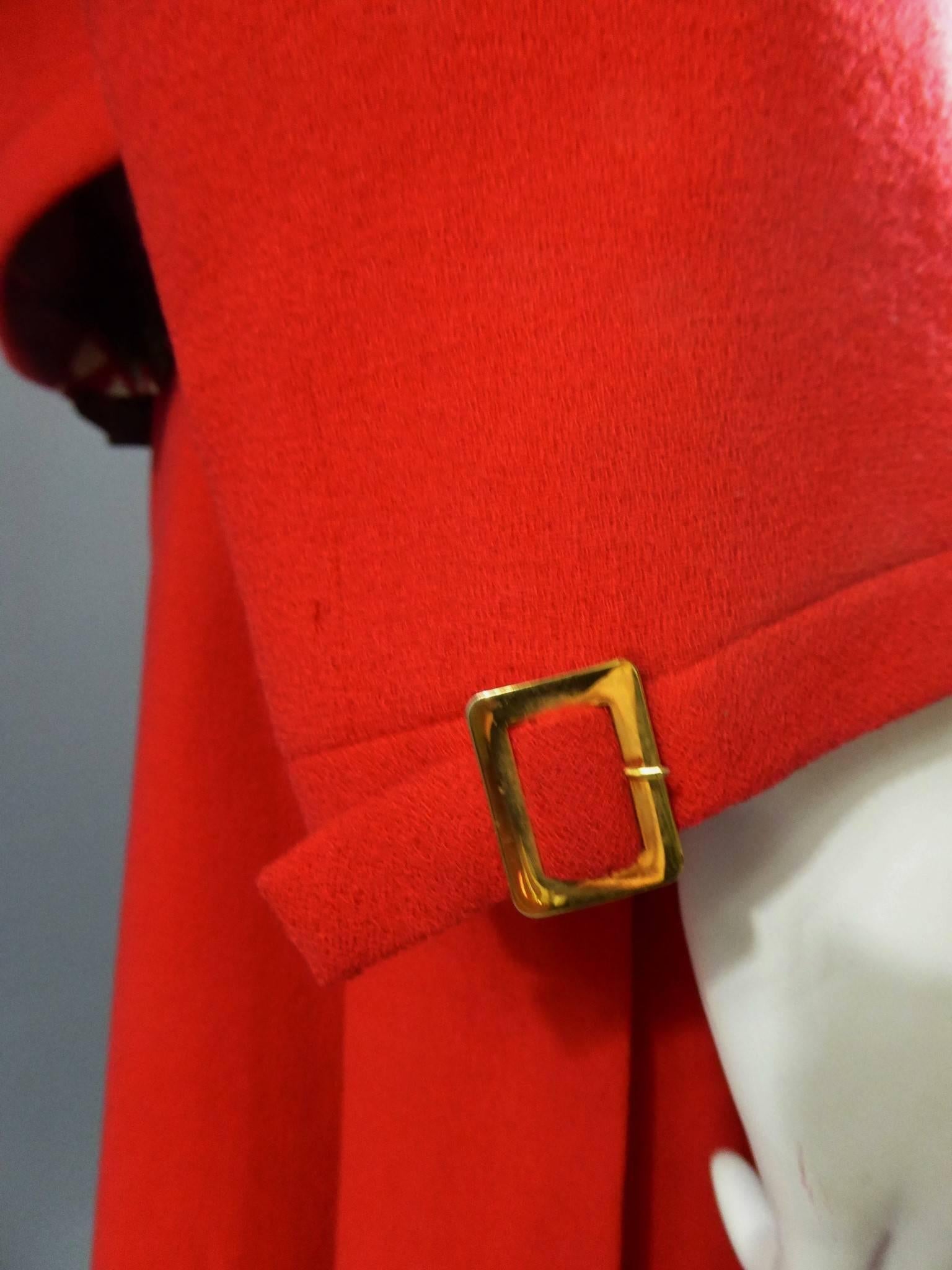 Ensemble veste et jupe plissée en soie rouge de Pierre Balmain, Circa 1950 Excellent état - En vente à Toulon, FR
