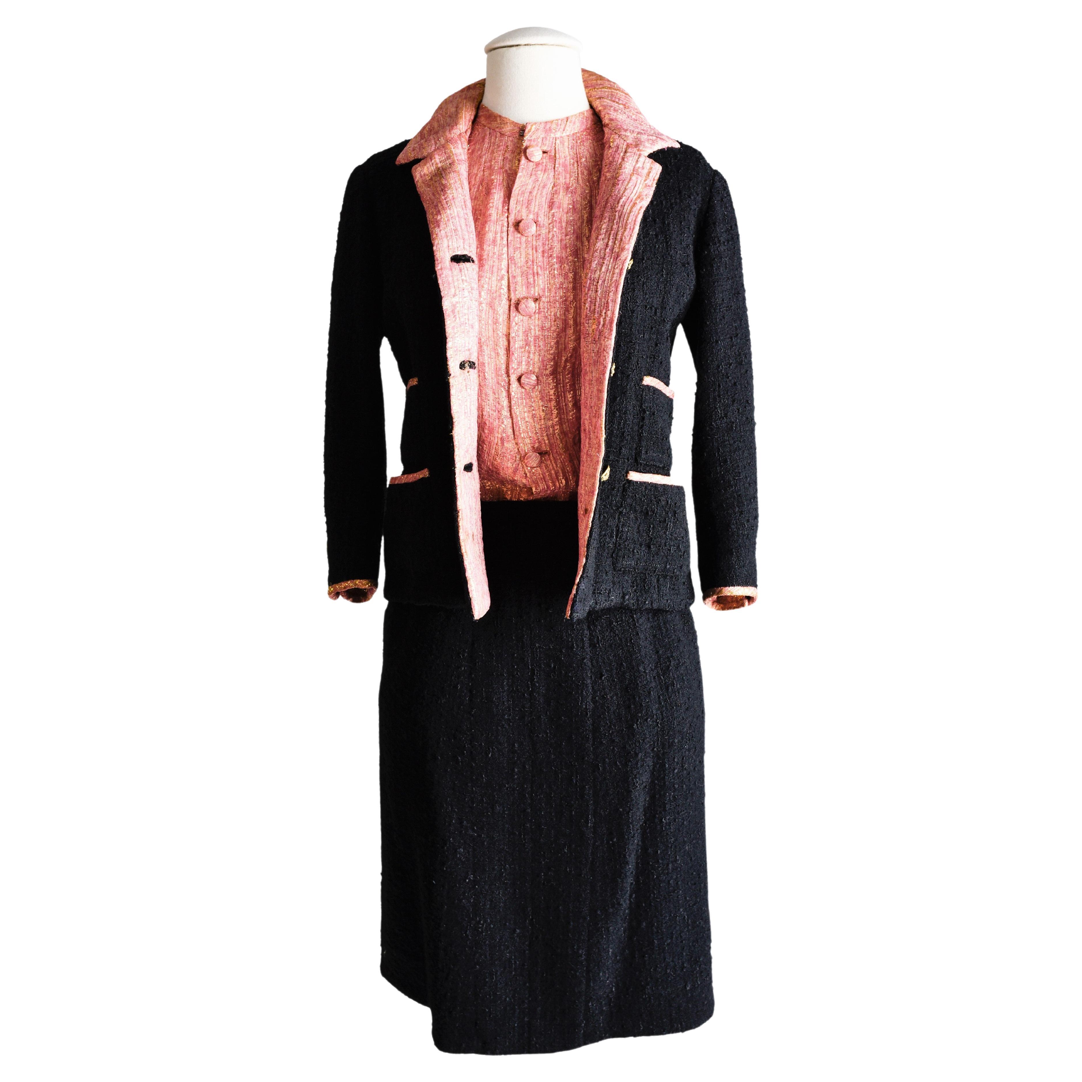Ein Gabrielle Chanel Couture Anzug aus Wolle und goldenem Lamé CIRCA 1968-1970 im Angebot