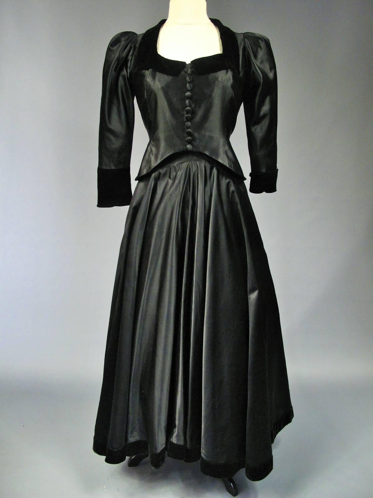 Noir Maggy Rouff - Robe de soirée haute couture en satin noir et velours, circa 1935 en vente