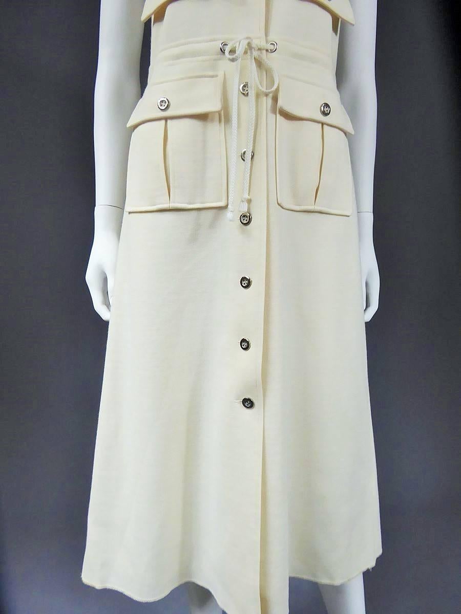 Ein André Courrèges Couture Jersey-Kleid Frankreich CIRCA 1970-1975 (Grau)