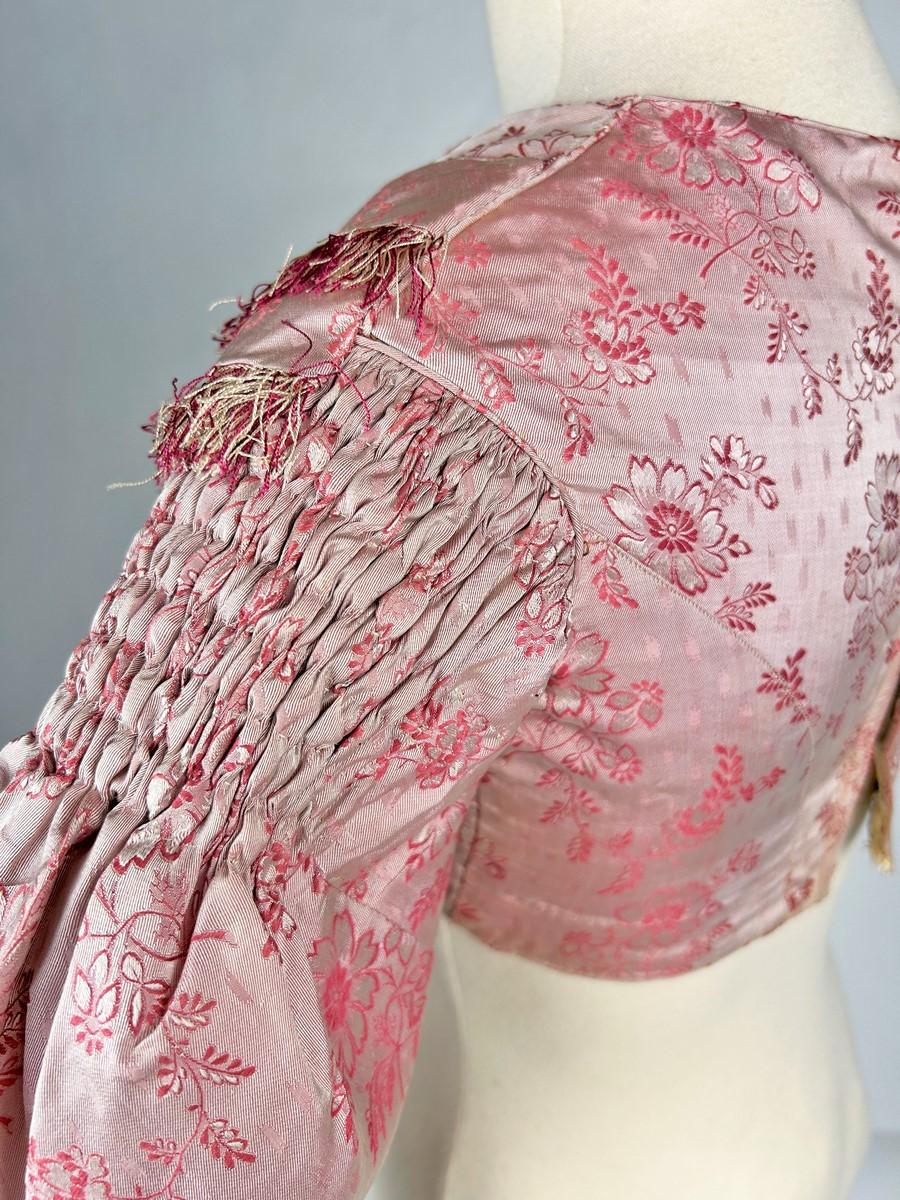 Corpiño de niña en seda rosa Circa 1850 en venta 4