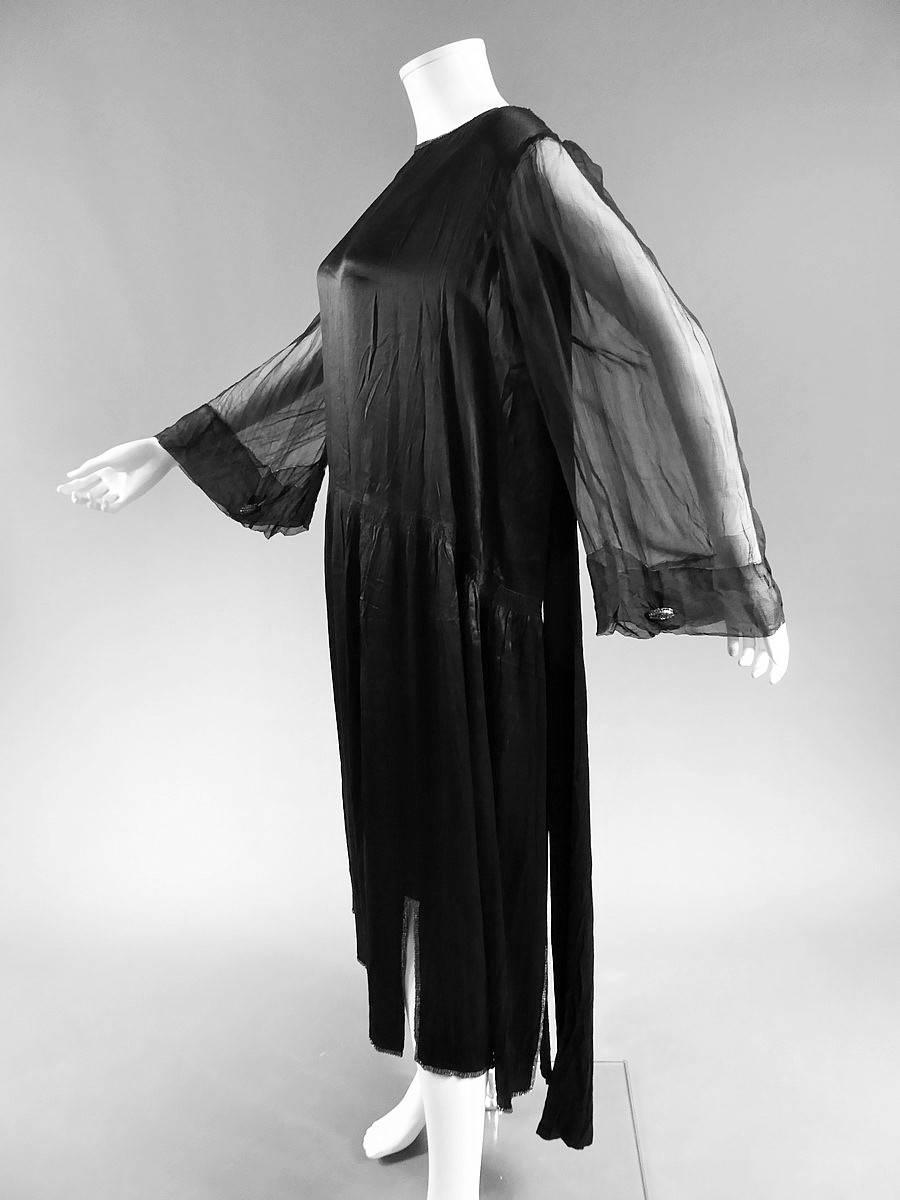 A Rare and Early Jeanne Lanvin Haute Couture Chiffon and satin Dress Winter 1920 In Good Condition For Sale In Toulon, FR