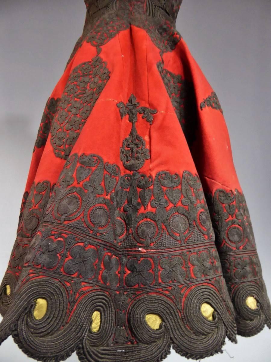 Circa 1850/1900

Greece/ Ottoman Empire

Beautiful great tunic from Greece or Albania dating back the Ottoman period. Embroideries of cords made of black braided silk threads, applied on scarlet red wool felt. Boteh patterns with flowered fields and