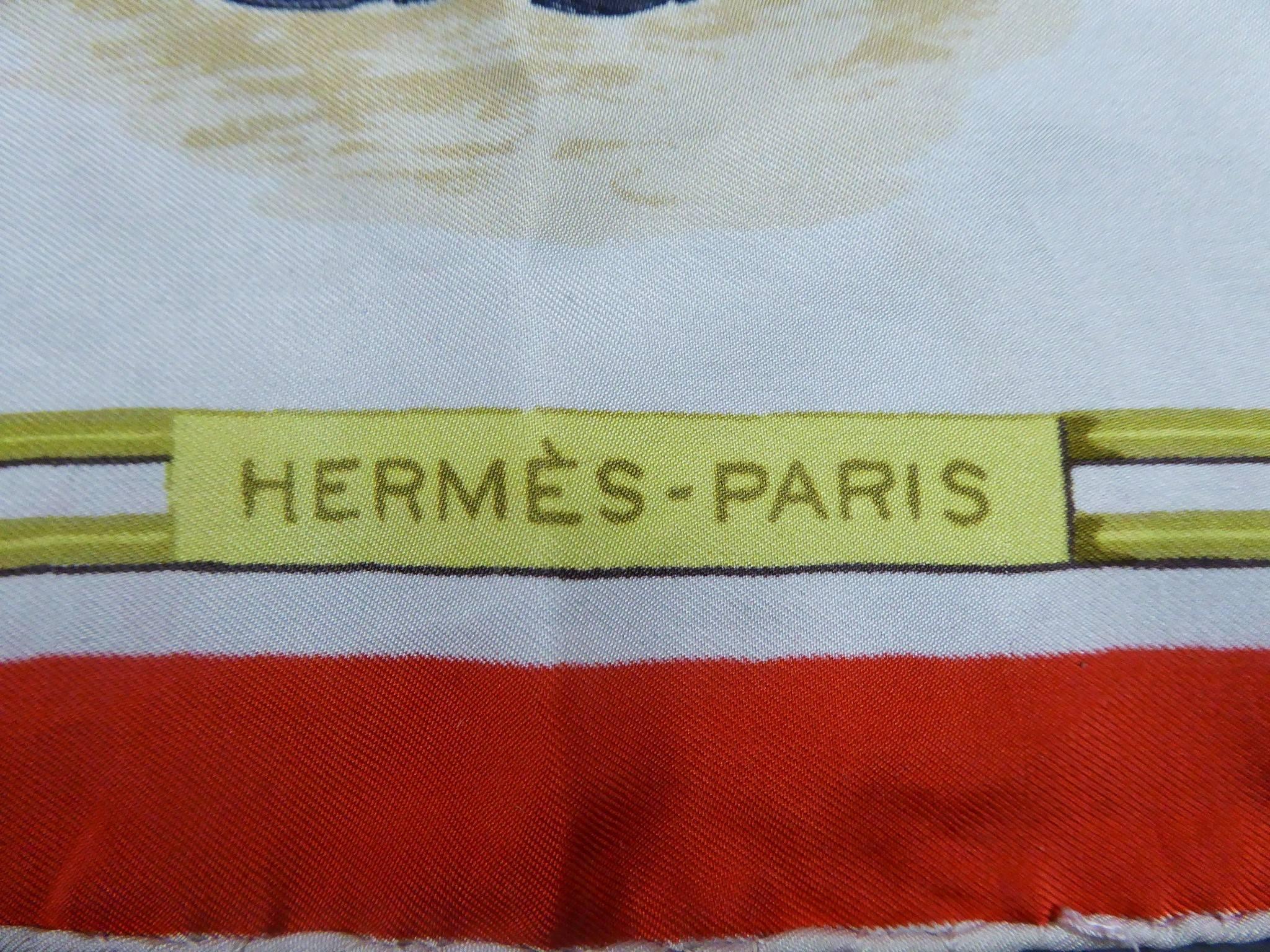 Hermes Silk Scarf In Excellent Condition In Toulon, FR