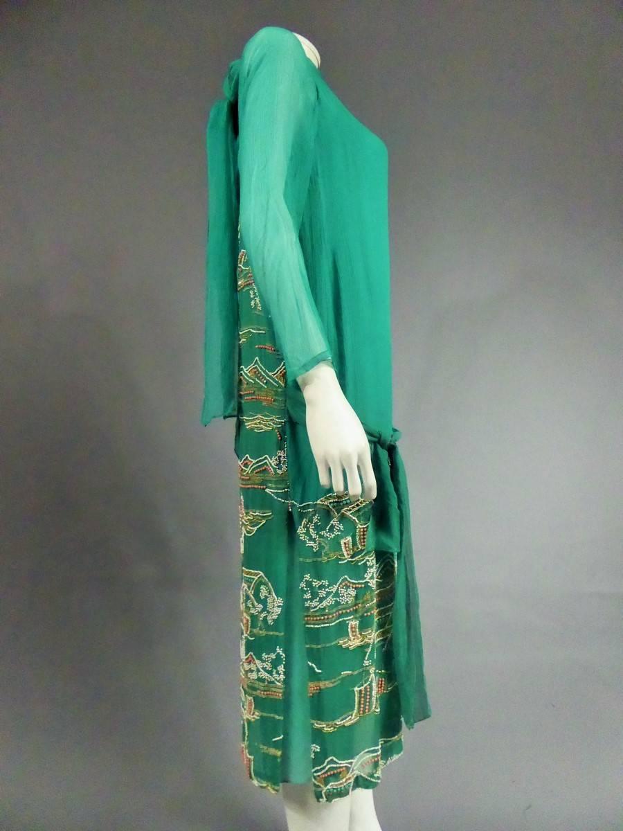 Robe haute couture japonaise Art Déco en crêpe de soie brodé, France, vers 1925 en vente 2