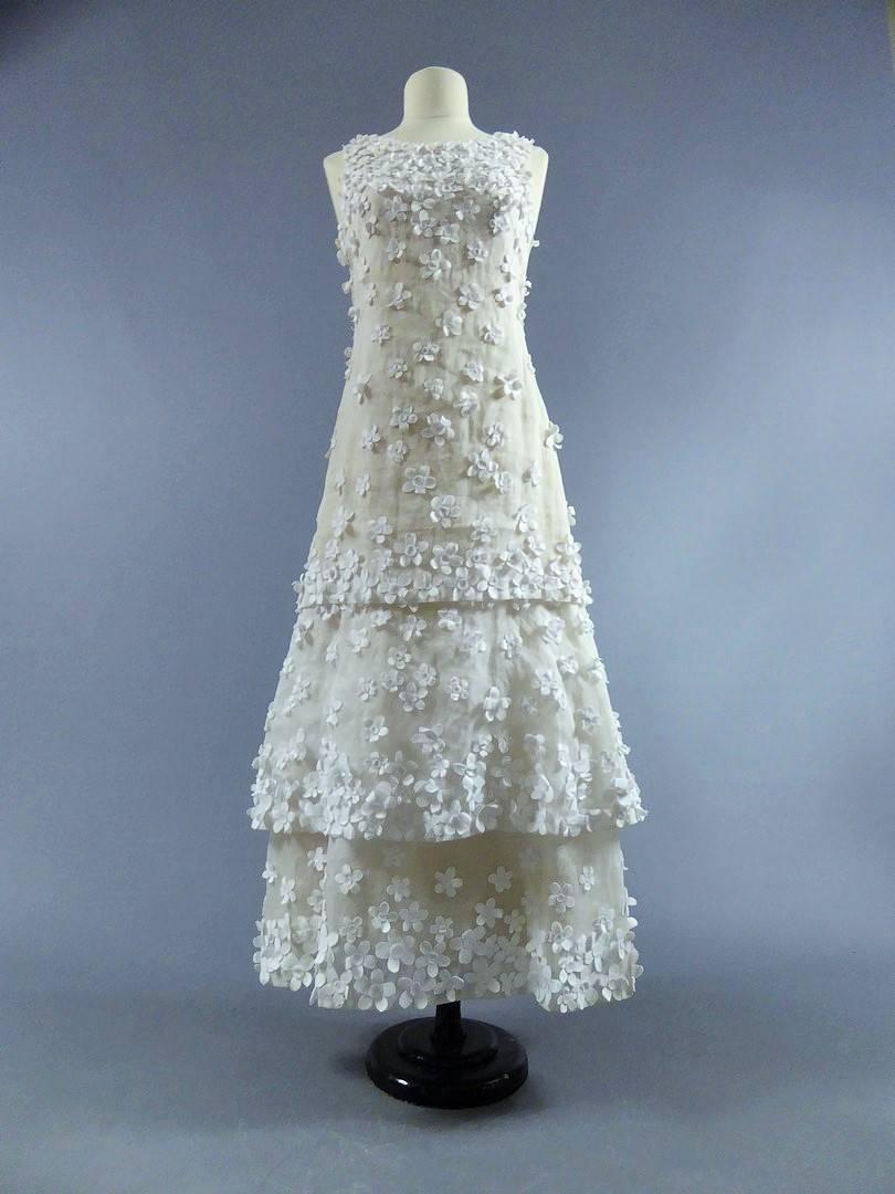 Yves Saint Laurent Couture white organdy ball gown No. 24277, 1970 In Excellent Condition In Toulon, FR