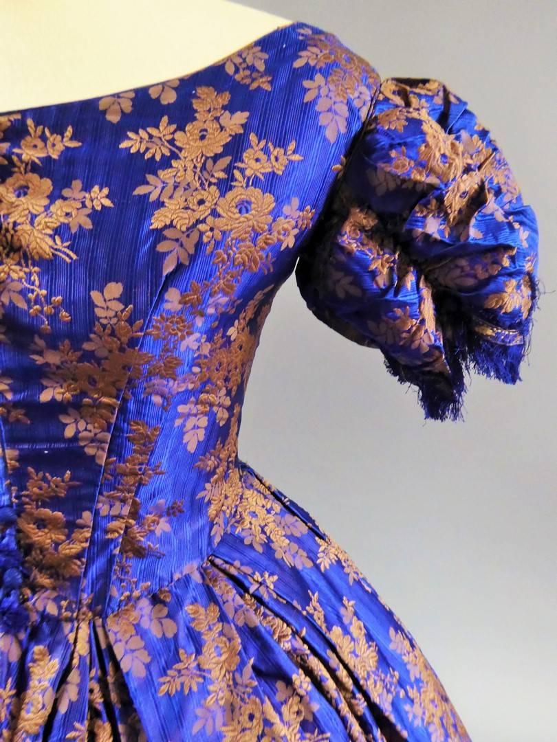 Deep blue brocaded silk crinoline ball-gown – Circa 1850 3