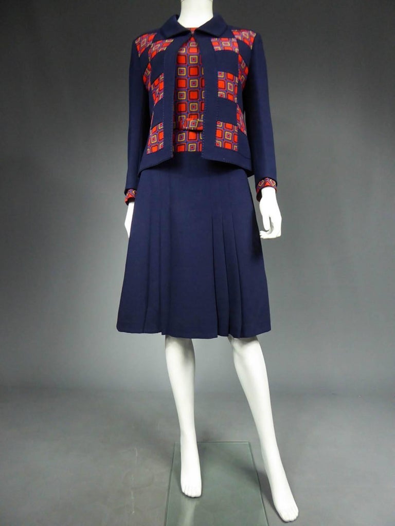 Un abito e una giacca di alta moda francese in stile Pierre