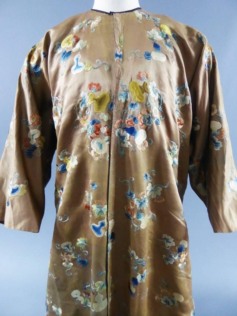 Chinese Embroidered Satin Banyan or Dressing gown 18th century 5