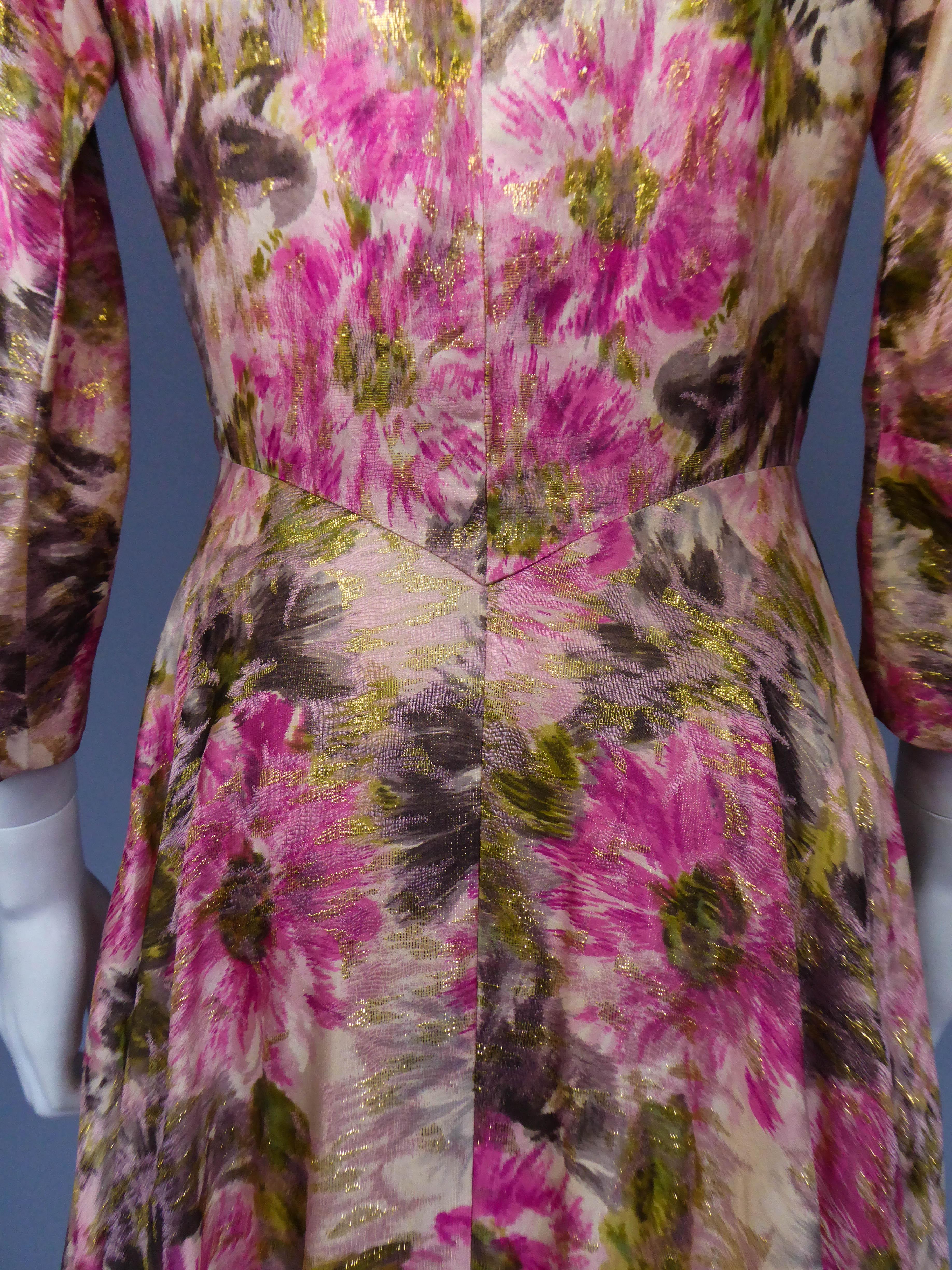 An Elizabeth Arden Gold Lamé and flowered Evening Dress, Circa 1950 In Good Condition For Sale In Toulon, FR