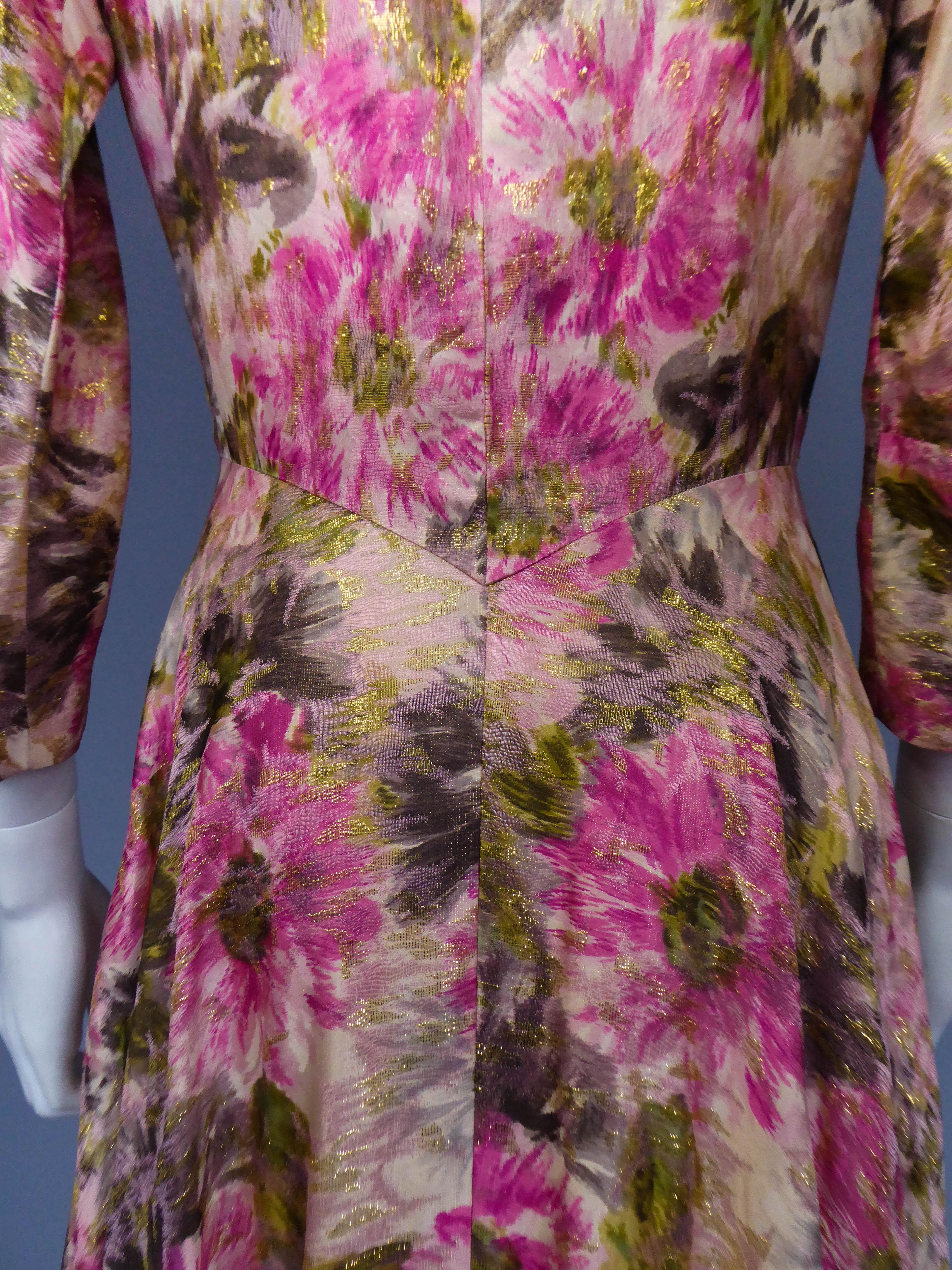 An Elizabeth Arden Gold Lamé and flowered Evening Dress, Circa 1940-1950 In Good Condition For Sale In Toulon, FR