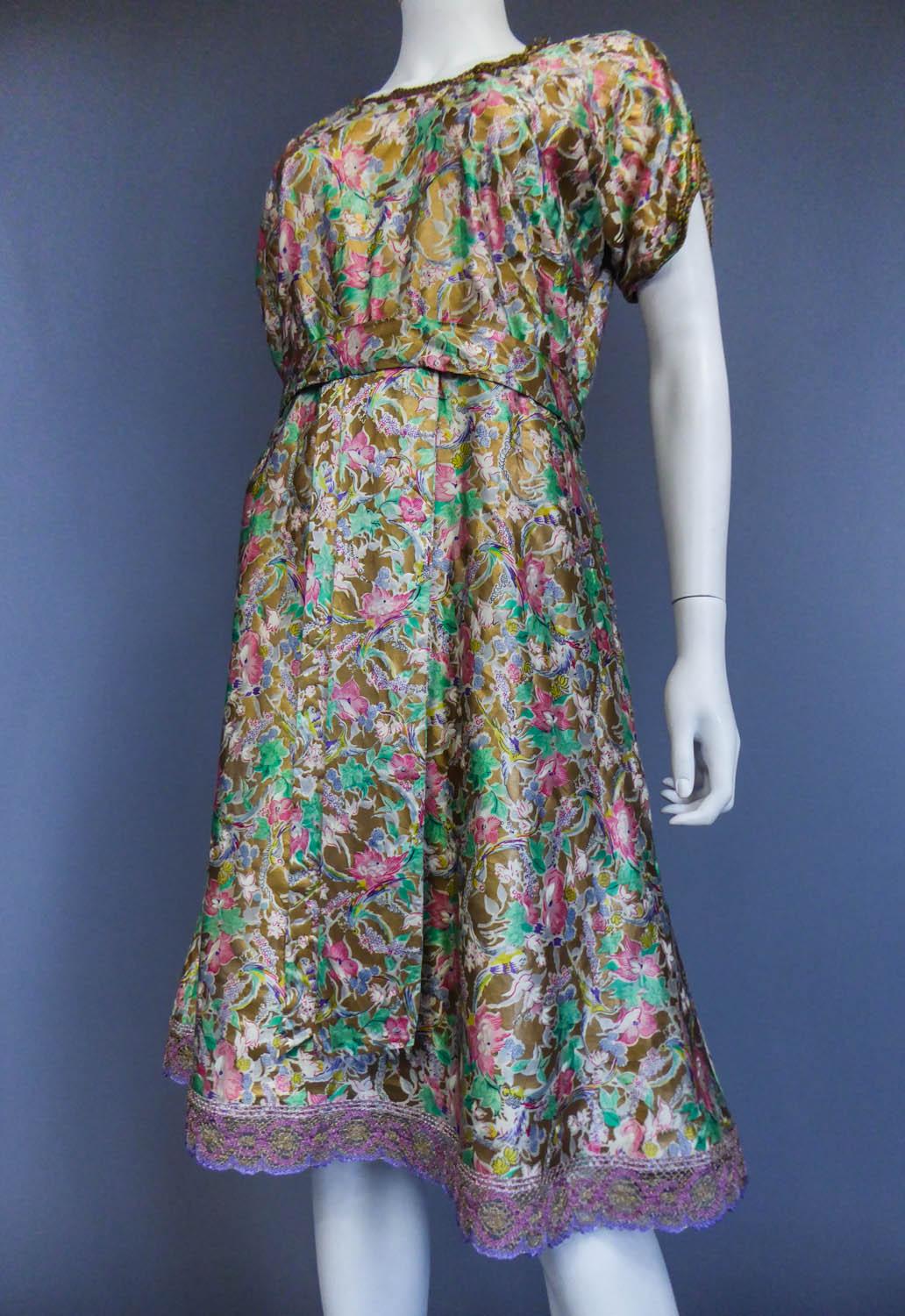 A French Gold Printed and painted Satin Dress Circa 1940-1950 For Sale 1