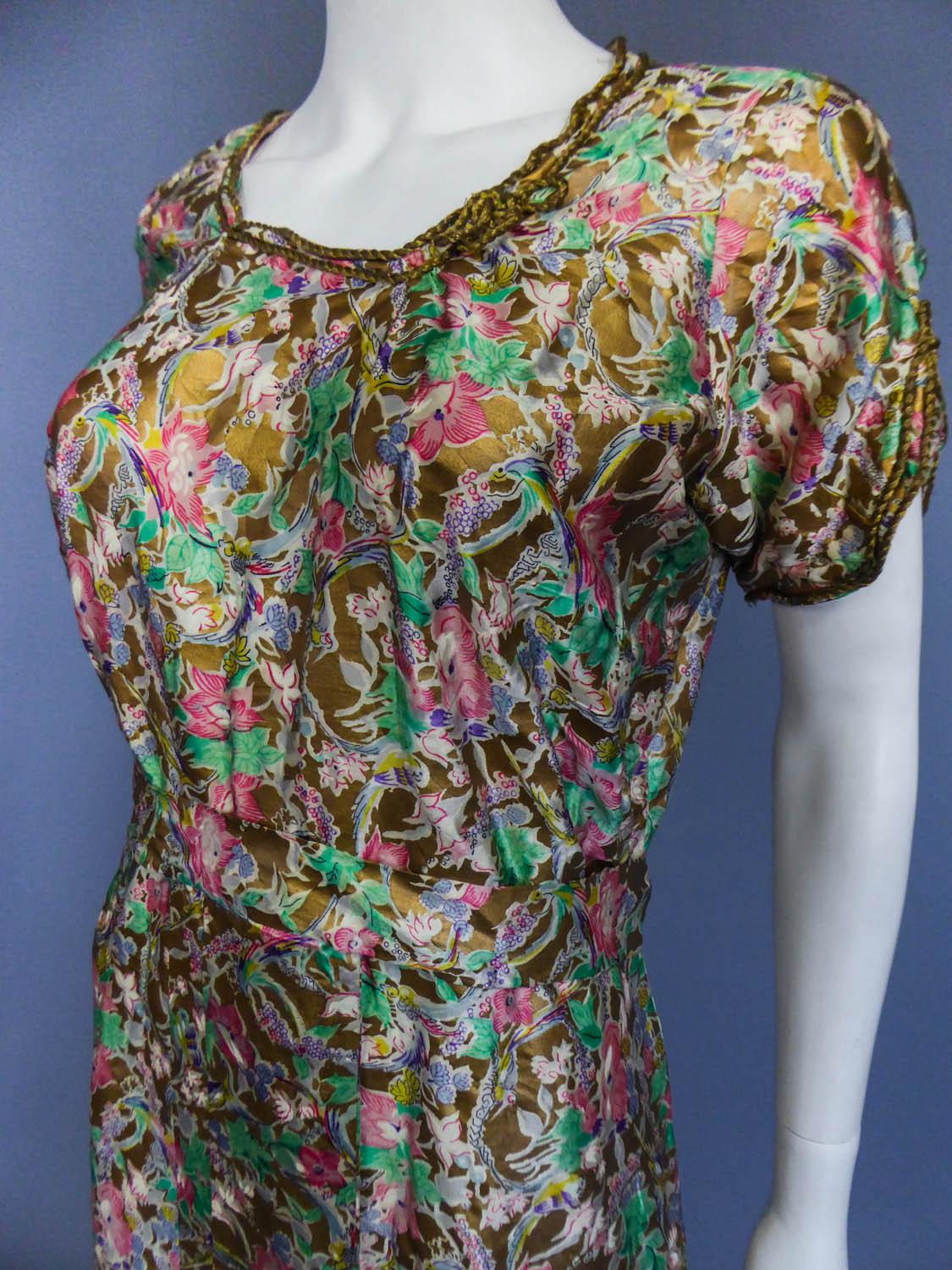 A French Gold Printed and painted Satin Dress Circa 1940-1950 For Sale 2