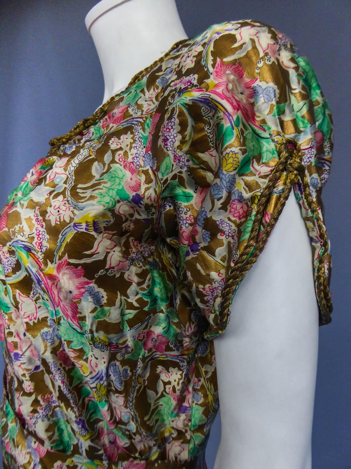 A French Gold Printed and painted Satin Dress Circa 1940-1950 For Sale 3