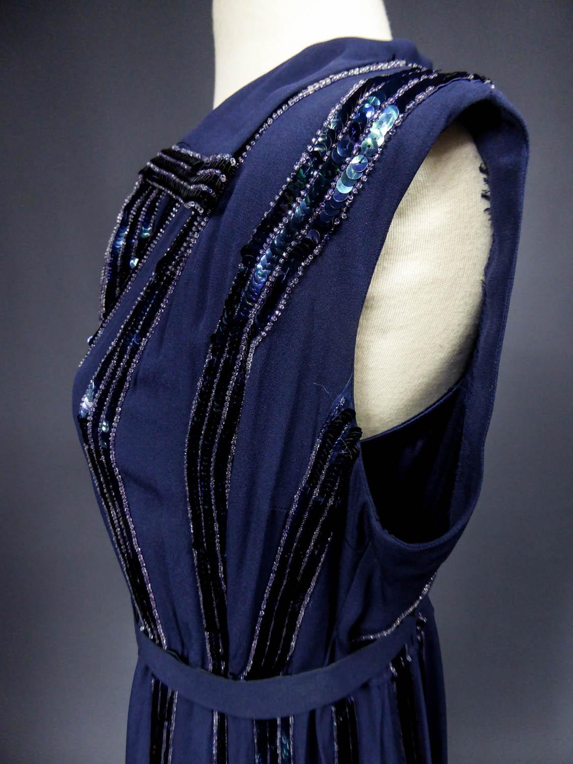 A Worth - Robe couture en mousseline brodée à paquins - Angleterre, circa 1960 en vente 3