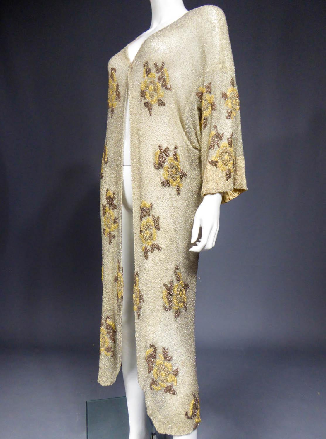 A French Couture beaded Evening Coat in the style of Paul Poiret, Circa 1930 In Good Condition For Sale In Toulon, FR