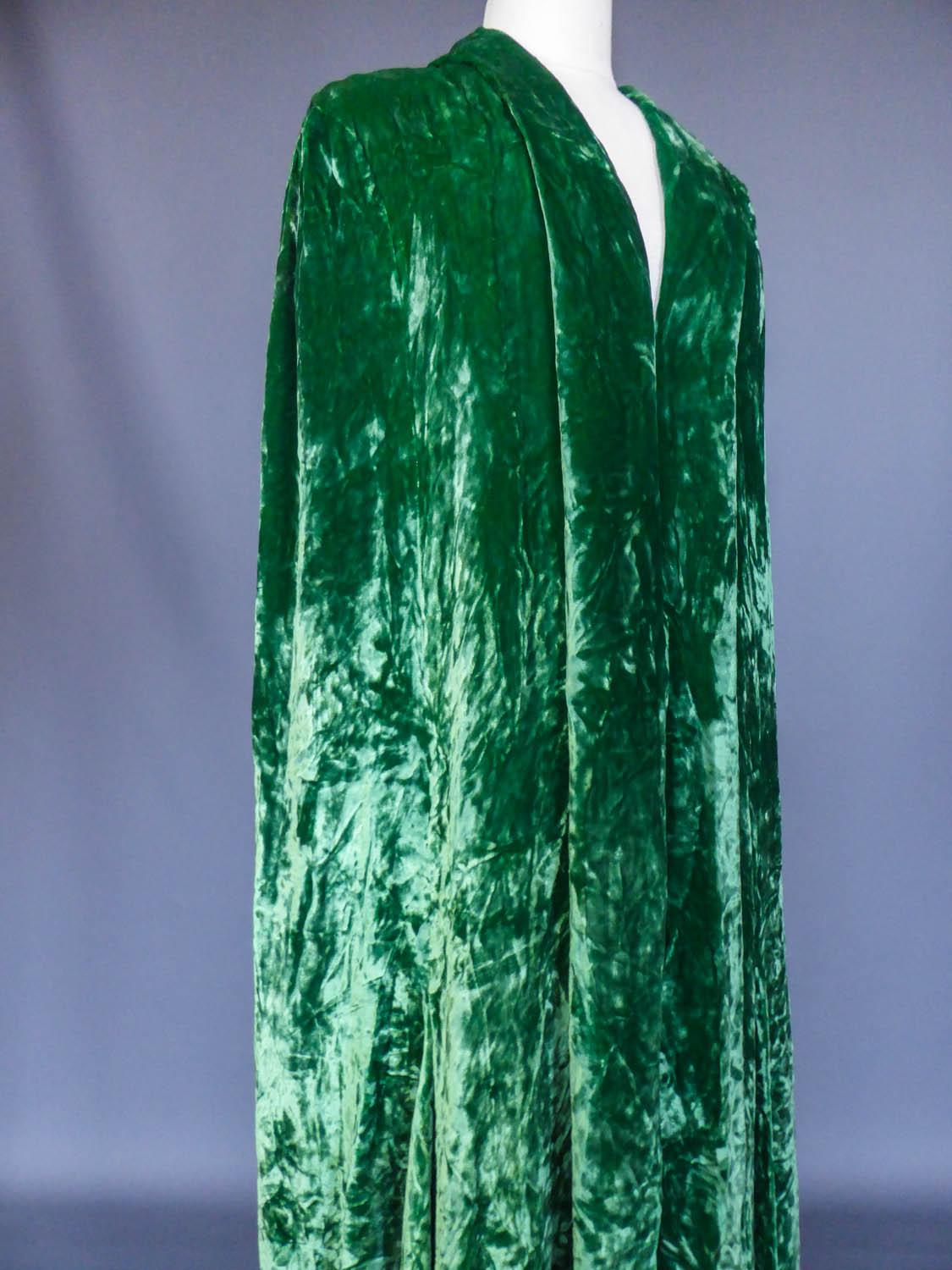 Circa 1930/1940
France
Long evening green emerald velvet cape labelled from the House Jean Patou and dating from the 1930s. Matching green silk satin lining. Sleeveless but shoulders cut to shape. Very good condition of color and