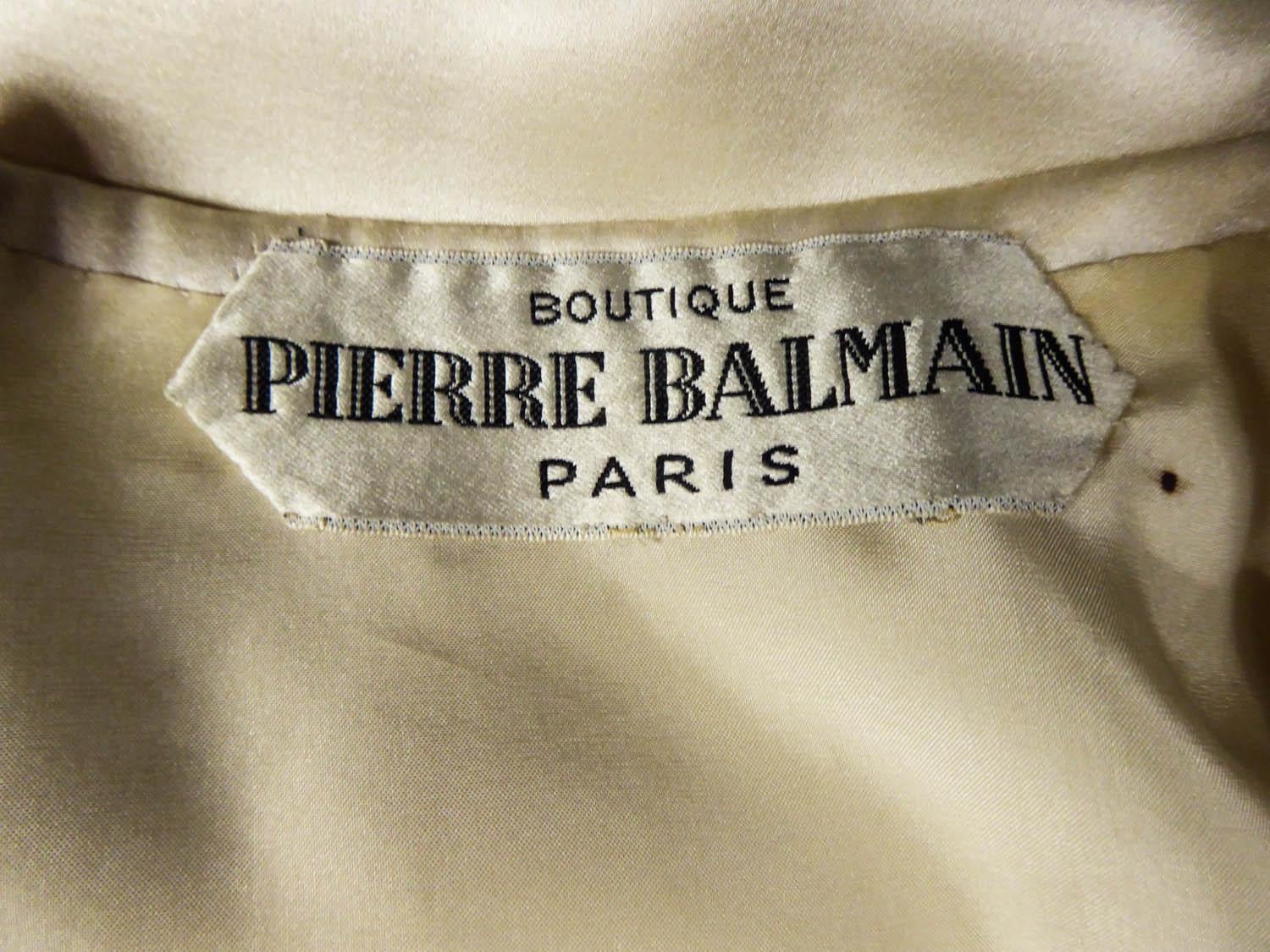 Pierre Balmain Zeremonielles Abendkleid aus Satin mit Bolero und Handtasche CIRCA 1950 (Beige) im Angebot