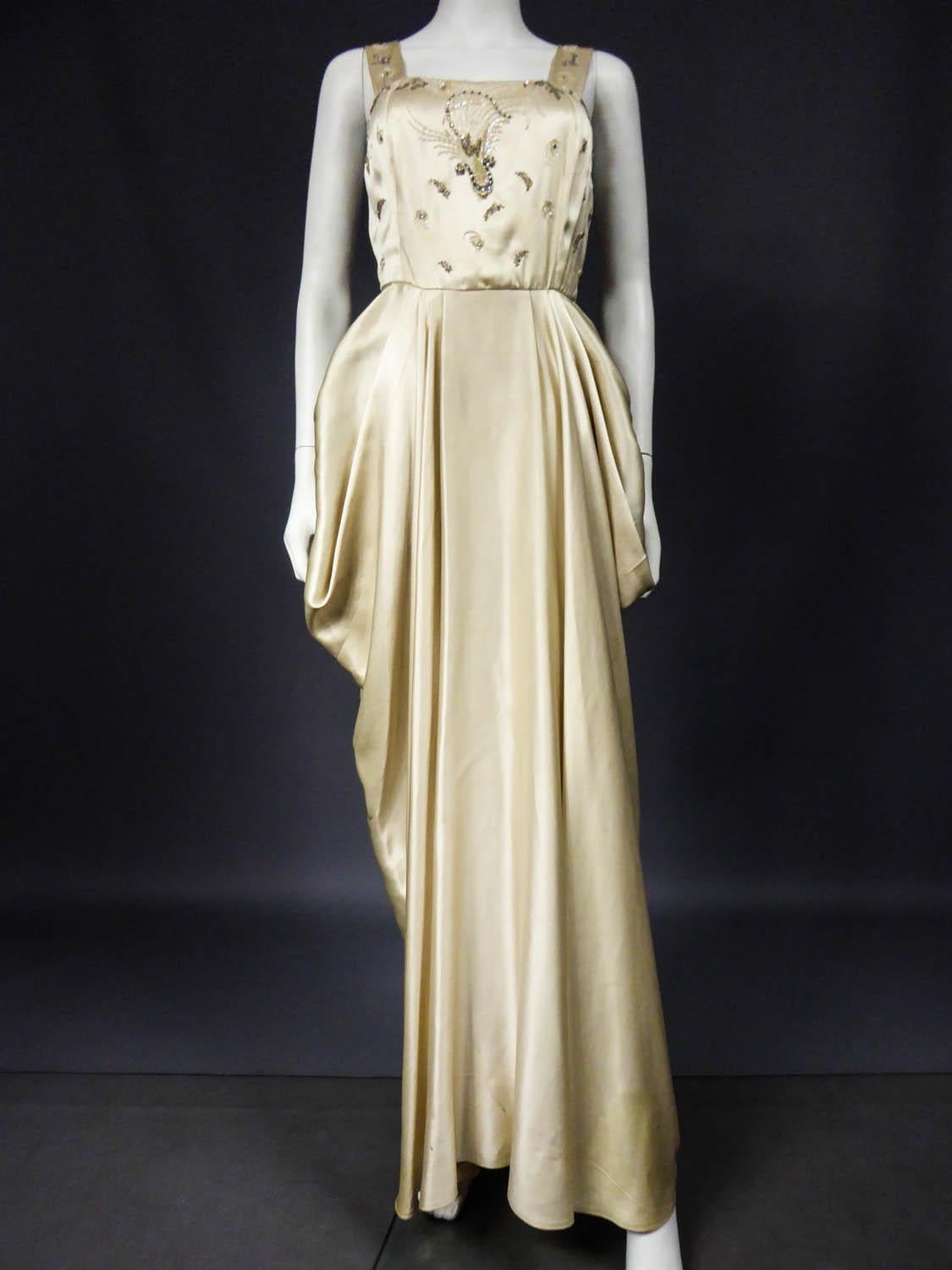 Robe de soirée en satin de Pierre Balmain, Boléro et sac à main Circa 1950 en vente 9