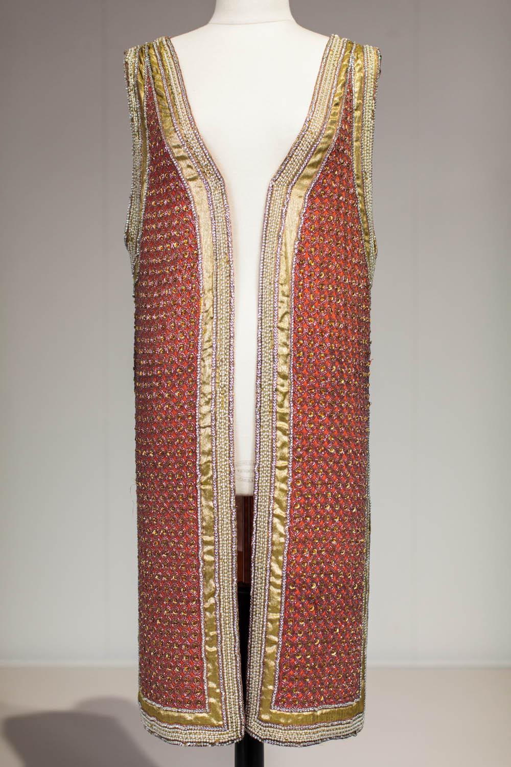 A Paul Poiret (attributed to) Embroidered Kaftan and Purse - Circa 1915/1925 2