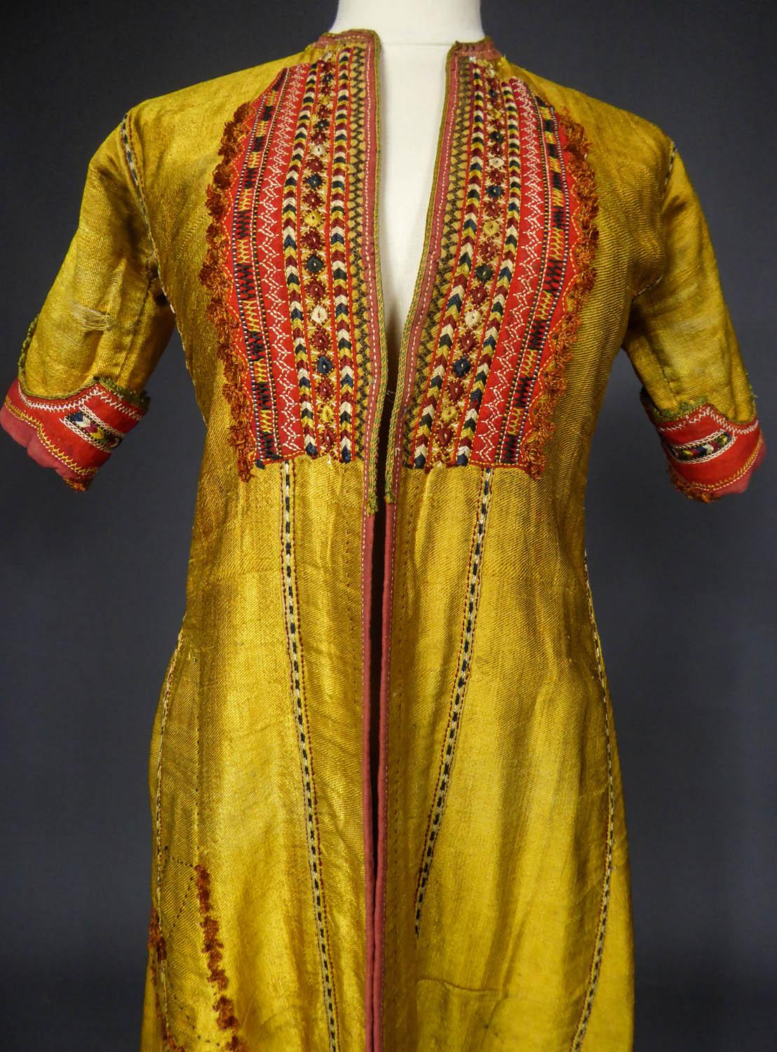 Yellow gold silk coat and embroidery - Afghanistan early 20th century In Excellent Condition In Toulon, FR