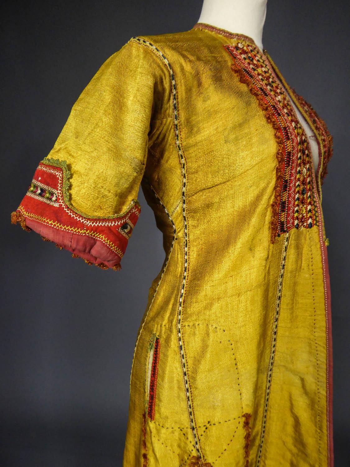 Yellow gold silk coat and embroidery - Afghanistan early 20th century 3