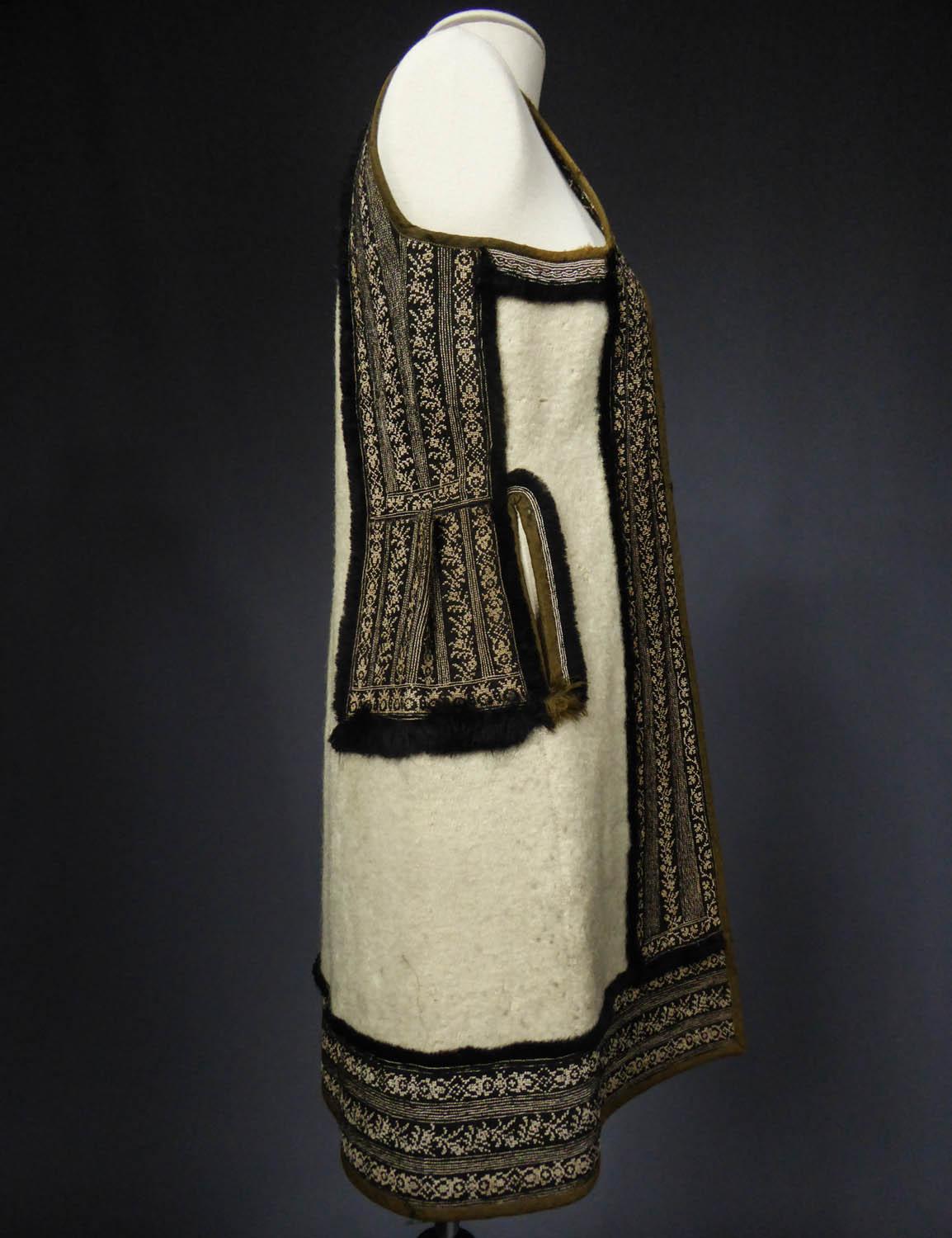 Wool jacket embroidered - Macedonia early 20th century In Good Condition In Toulon, FR