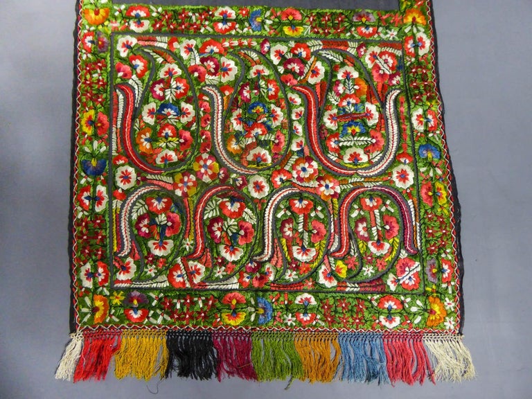 A Net embroidered Stole with floss-silk - India for export Western Circa 1830 For Sale 1
