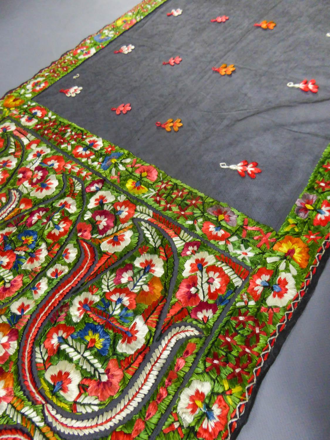 Dehli étole en tulle brodée de soie floss-silk  Inde pour l'exportation vers 1830 en vente 5