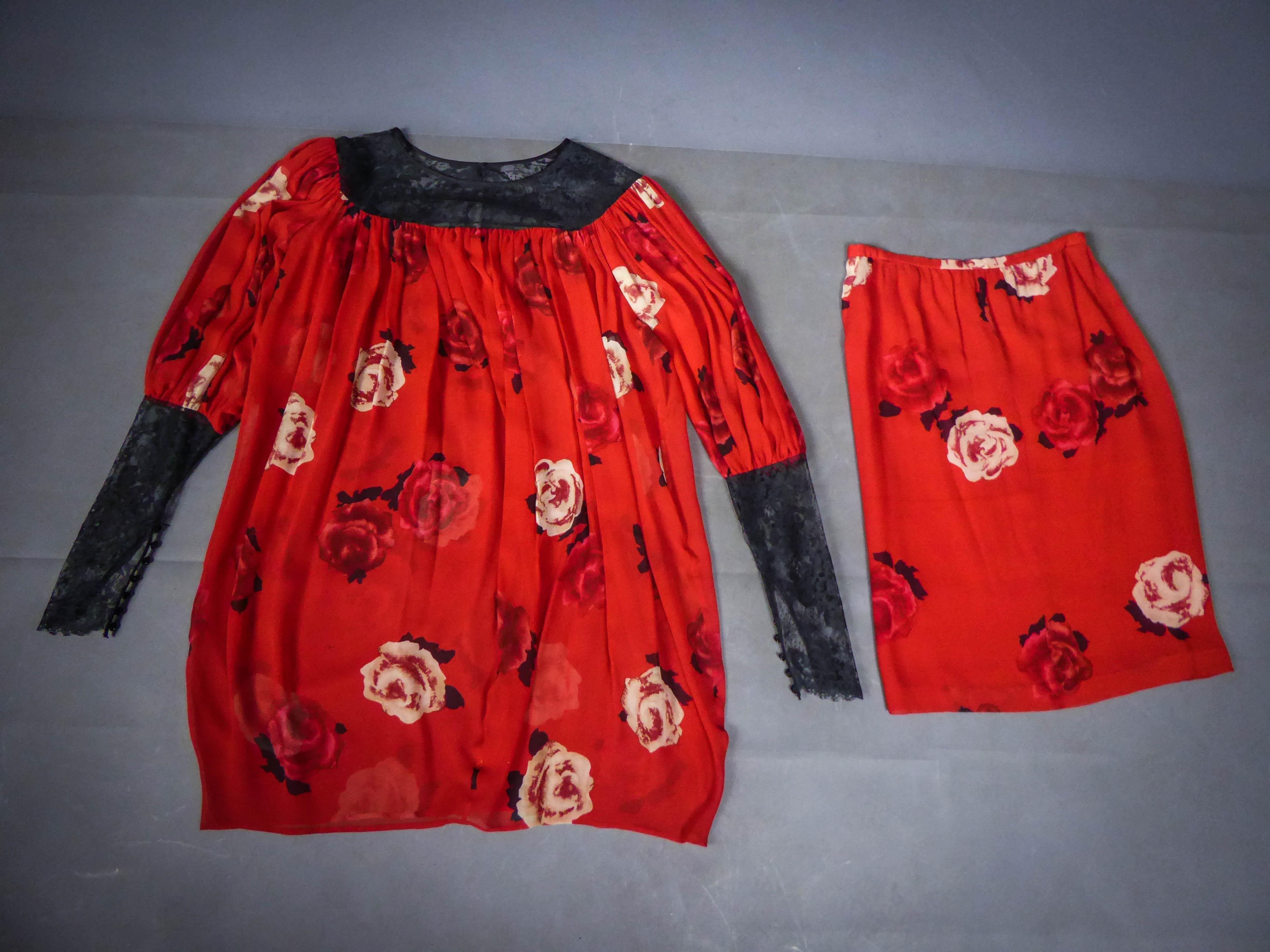 Circa 1989
France

Yves Saint Laurent Haute Couture skirt and blouse set in red silk crepe and print of black and white roses from the late 1980s. No label set. Silk crepe of the Abraham House. Loose cut of the blouse with puff sleeves tightened at