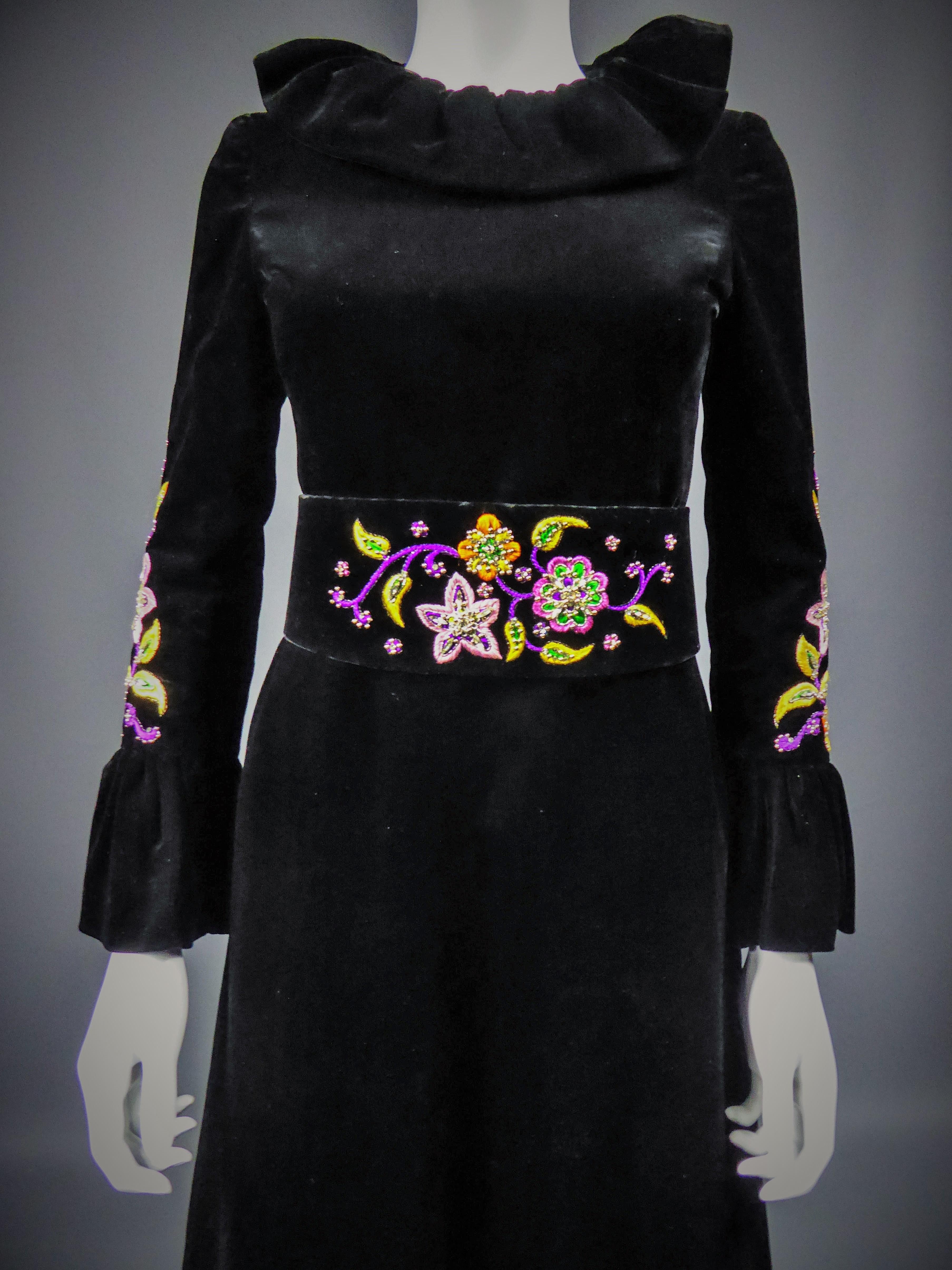  Jean-Louis Scherrer - Robe en velours noir de haute couture française, circa 1990 en vente 1