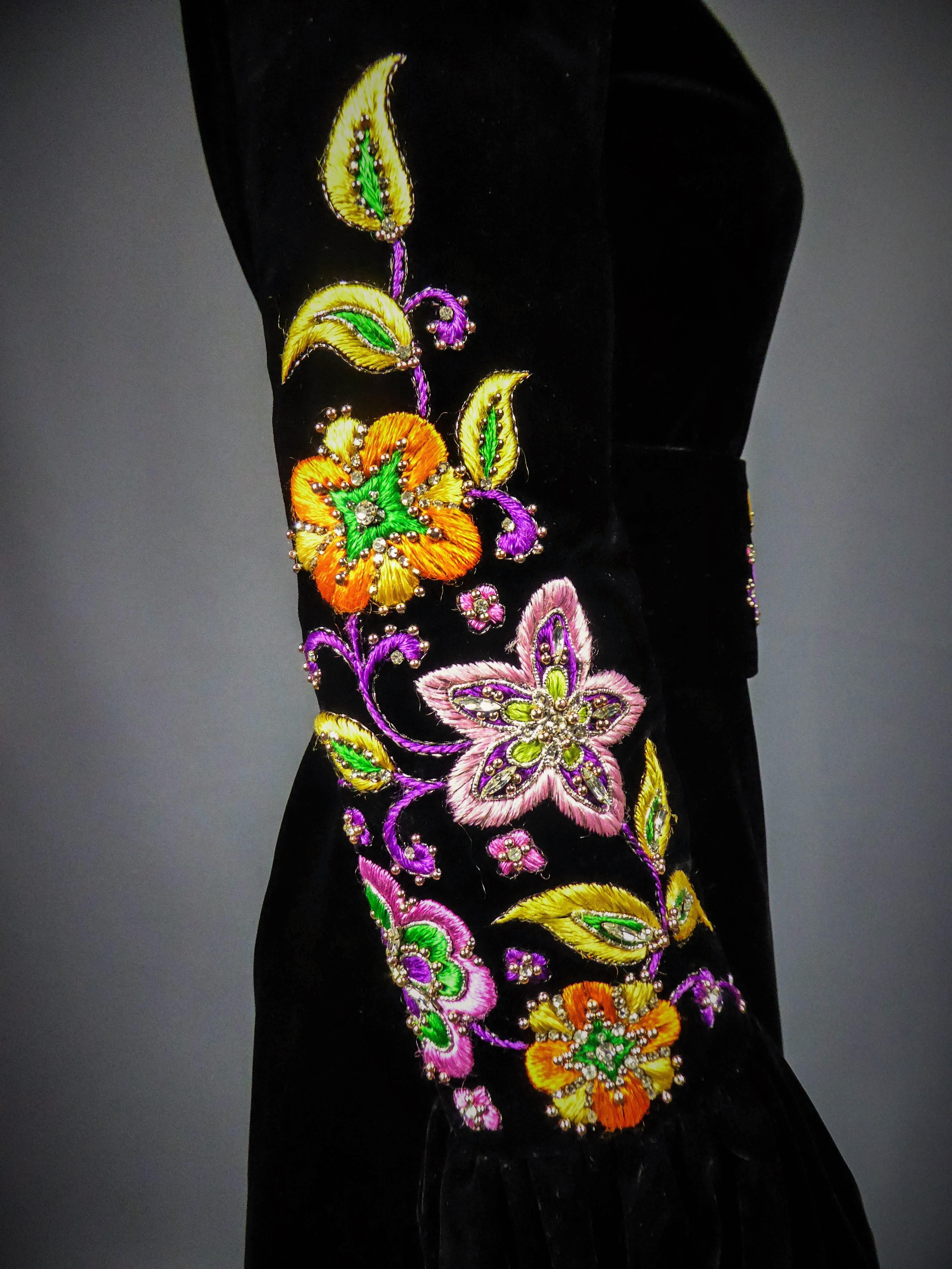  Jean-Louis Scherrer Französisches Couture Kleid aus schwarzem Samt um 1990 im Angebot 2