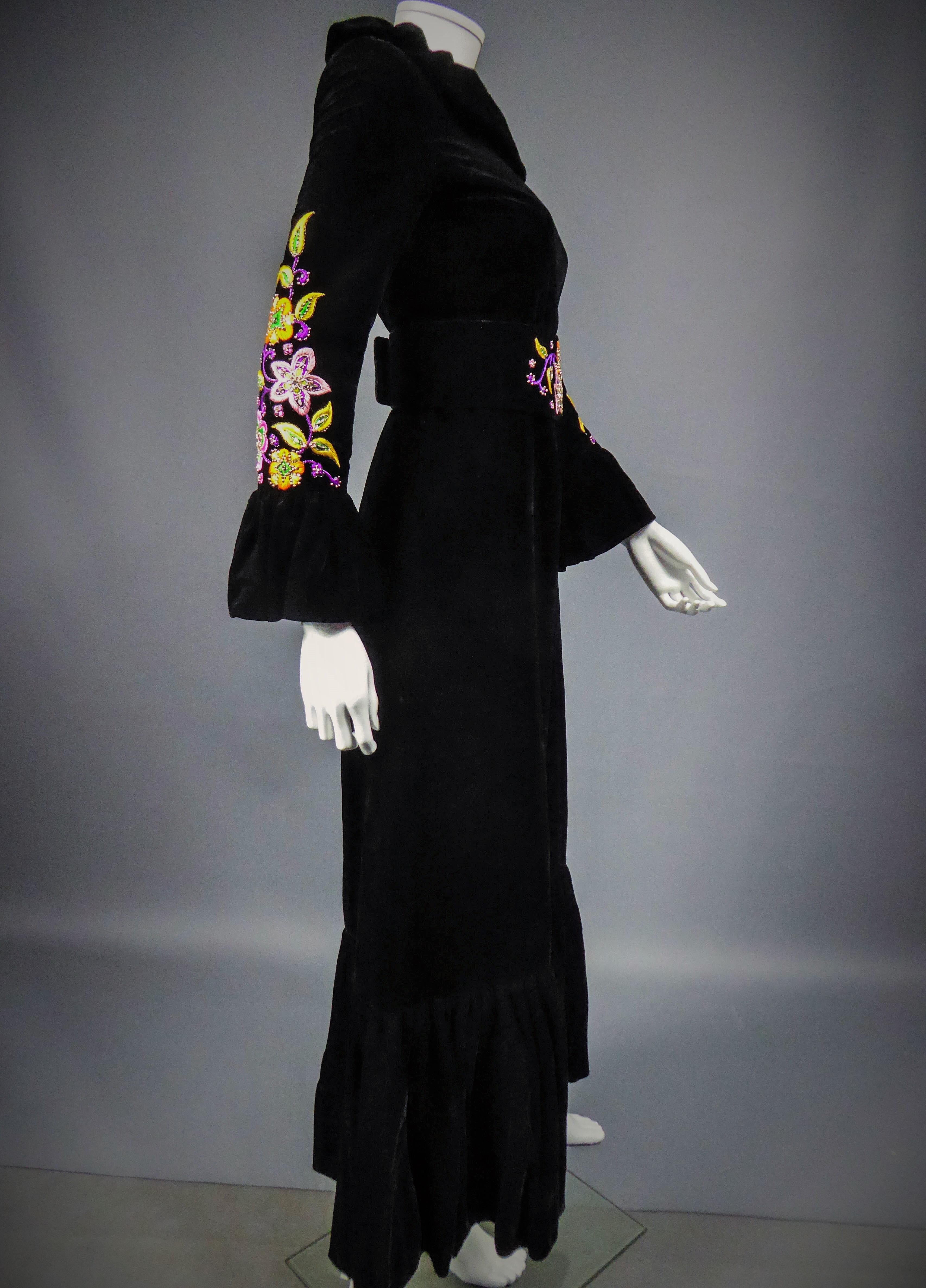  Jean-Louis Scherrer Französisches Couture Kleid aus schwarzem Samt um 1990 im Angebot 3