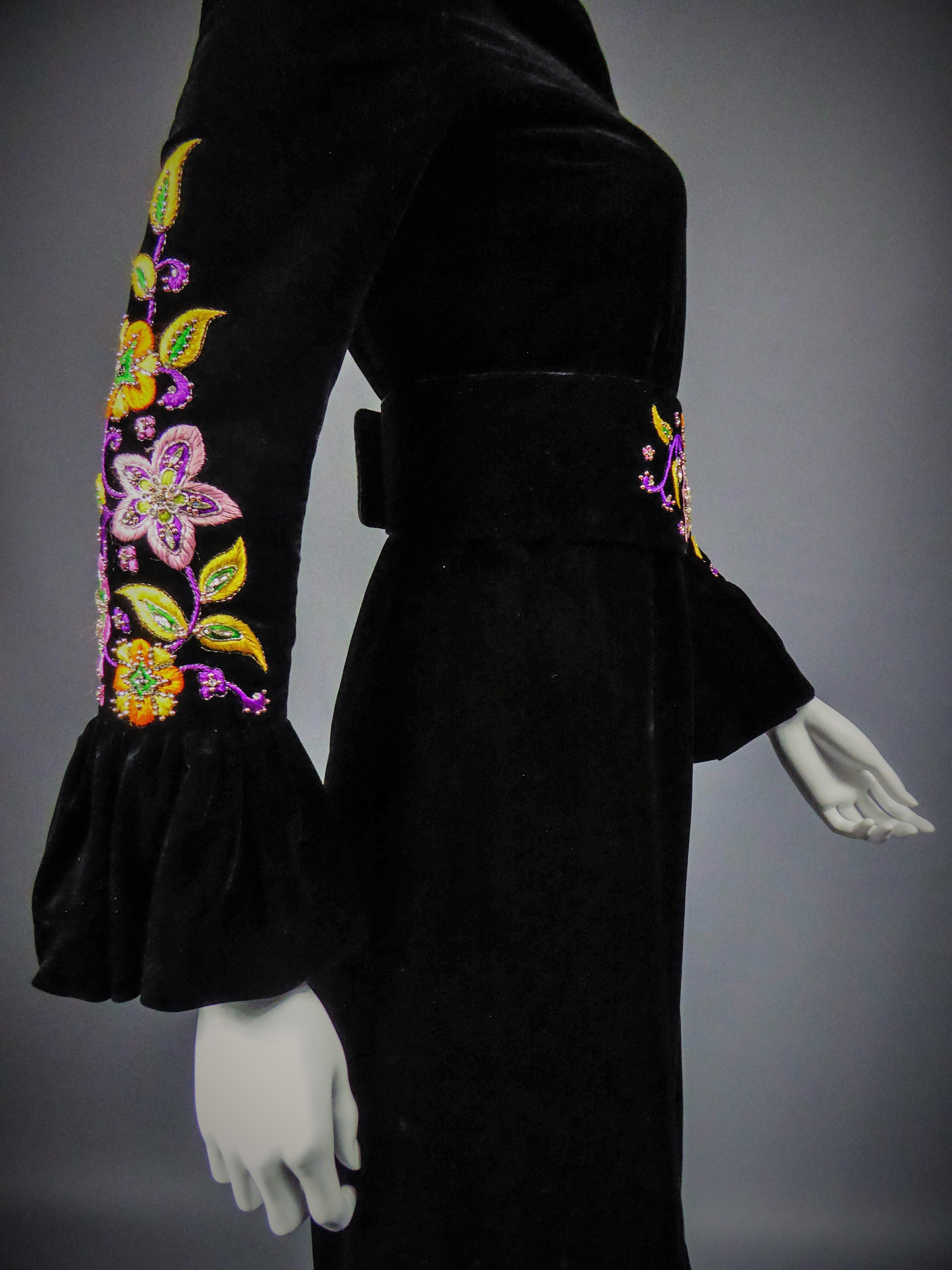  Jean-Louis Scherrer Französisches Couture Kleid aus schwarzem Samt um 1990 im Angebot 4