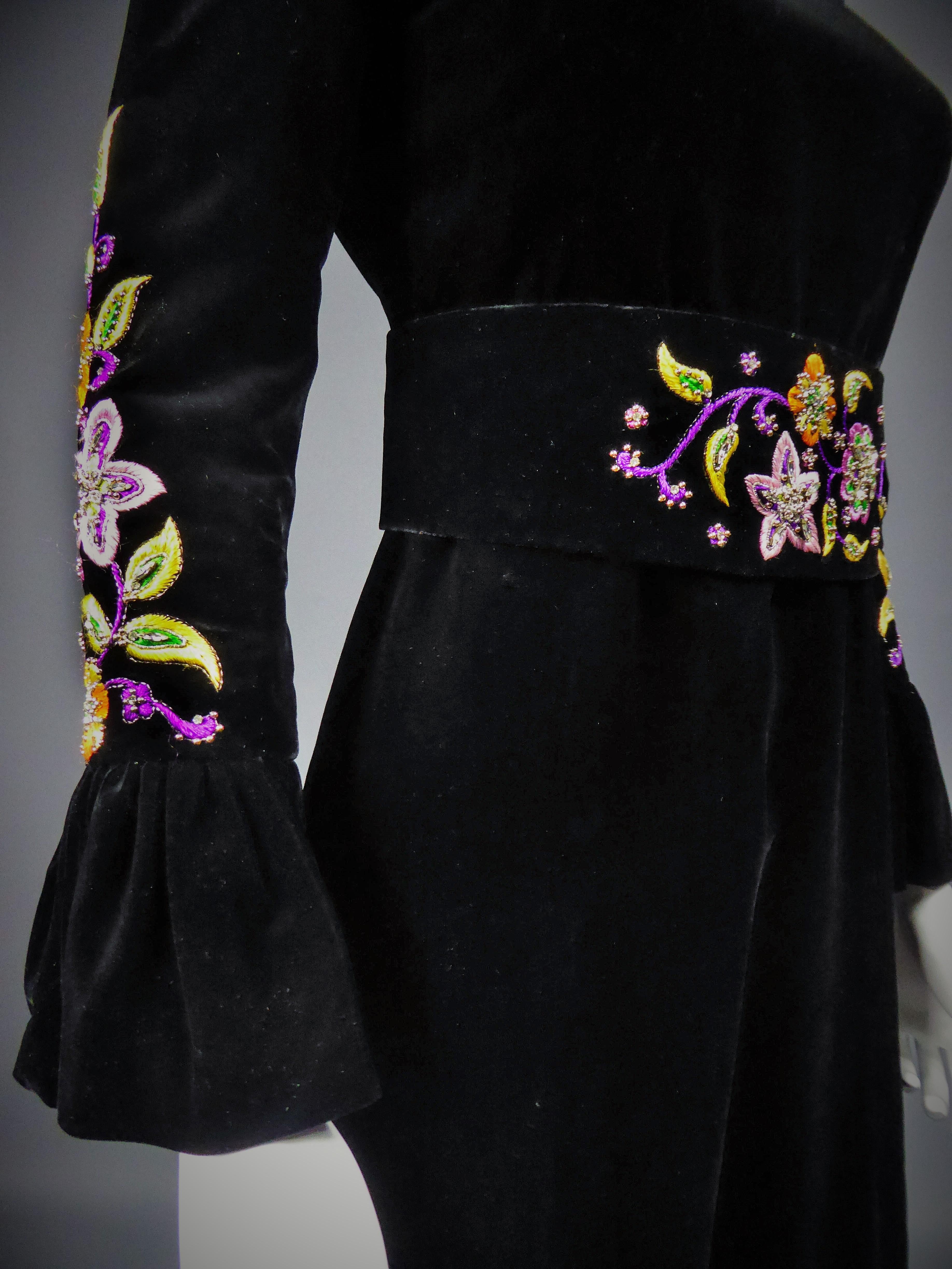  Jean-Louis Scherrer Französisches Couture Kleid aus schwarzem Samt um 1990 im Angebot 7