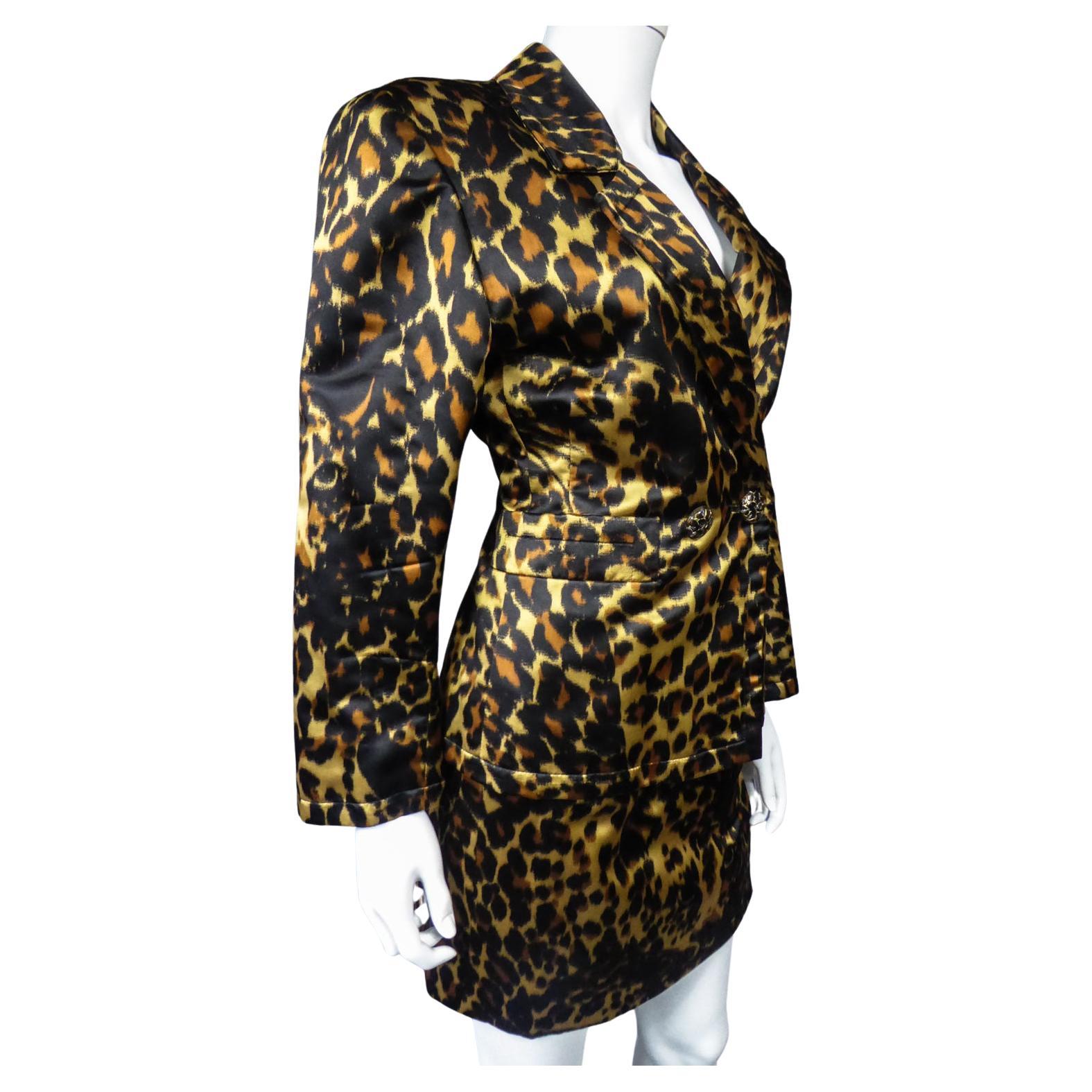 Yves Saint Laurent Traje de falda de satén de pantera estampado (atribuido a) Circa 1990 en venta