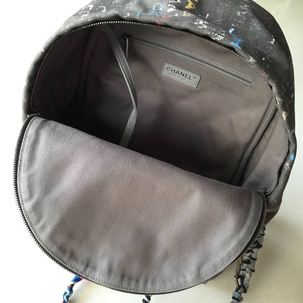 Sac à dos Graffiti de Chanel Runway 2014 Moyen 3