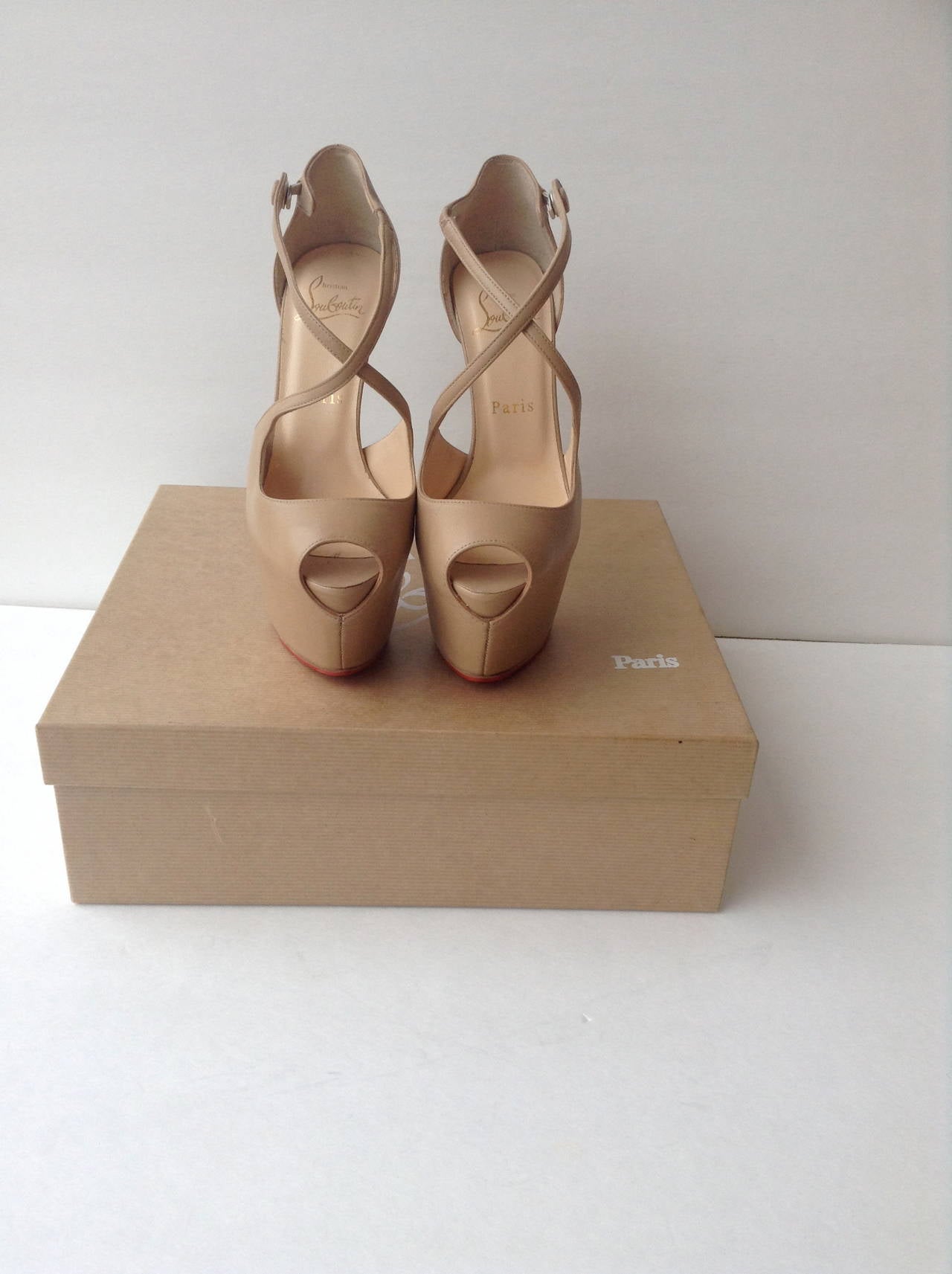 Christian Louboutin Exagona 160 mm Nude Criss Cross Heel im Zustand „Neu“ in Westmount, Quebec