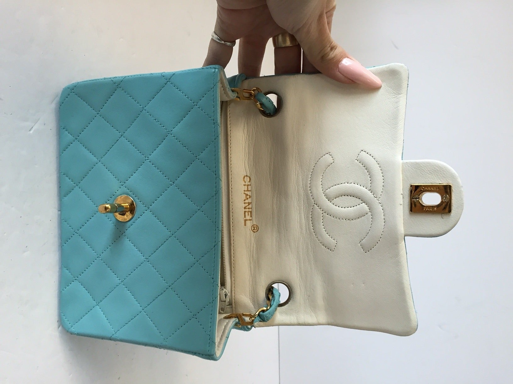 Chanel Tiffany Blue Vintage Quilted Lambskin Leather Classic Mini Flap Bag In Excellent Condition For Sale In Westmount, Quebec