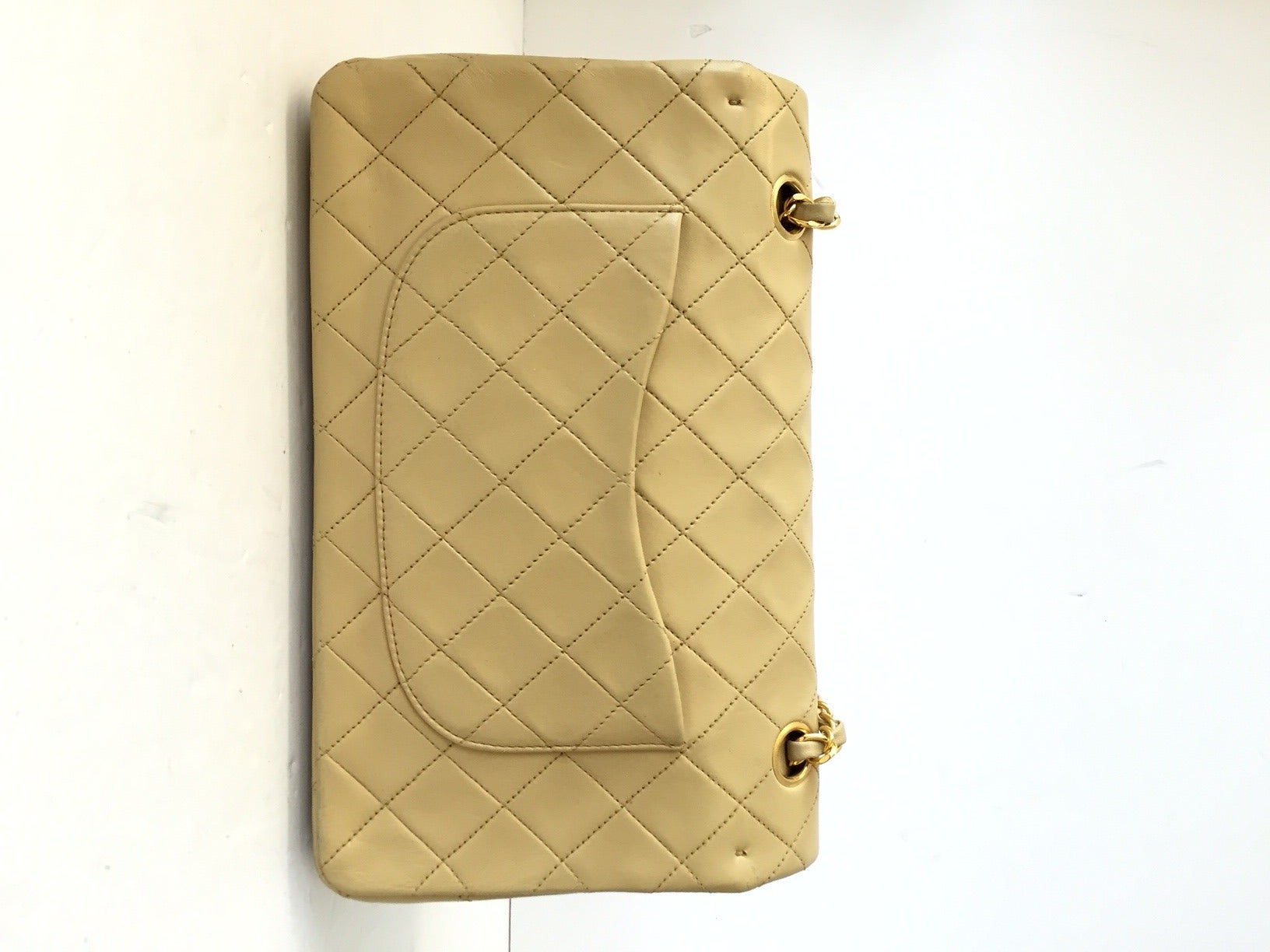 Chanel Beige Medium 2.55 Double Flap Bag In Excellent Condition For Sale In Westmount, Quebec