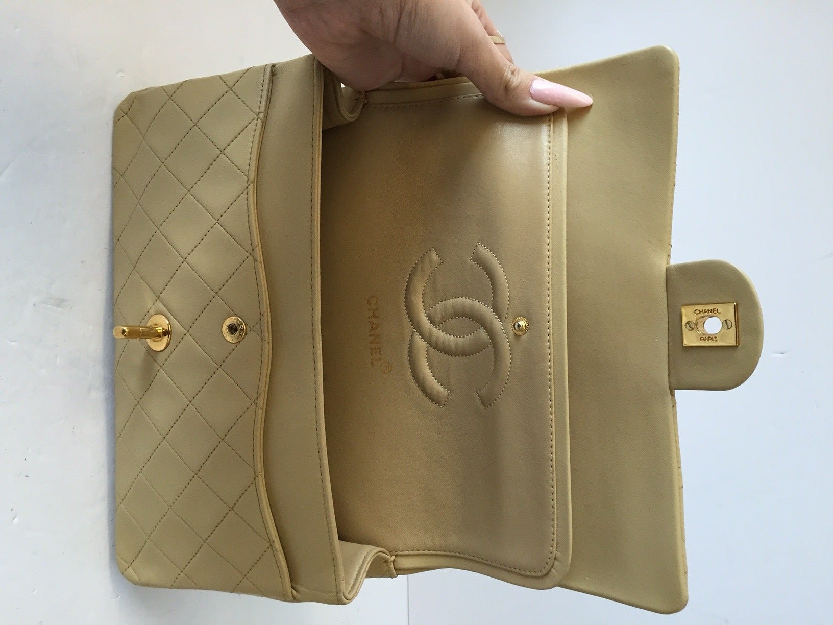 Women's Chanel Beige Medium 2.55 Double Flap Bag For Sale