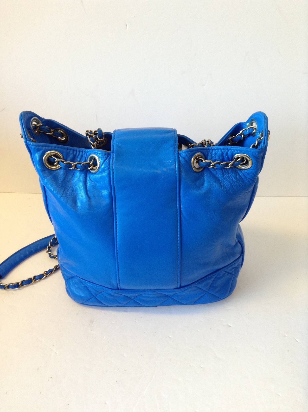 Chanel Electric Blue Large Drawstring Bucket Bag with Flap Closure In Good Condition For Sale In Westmount, Quebec