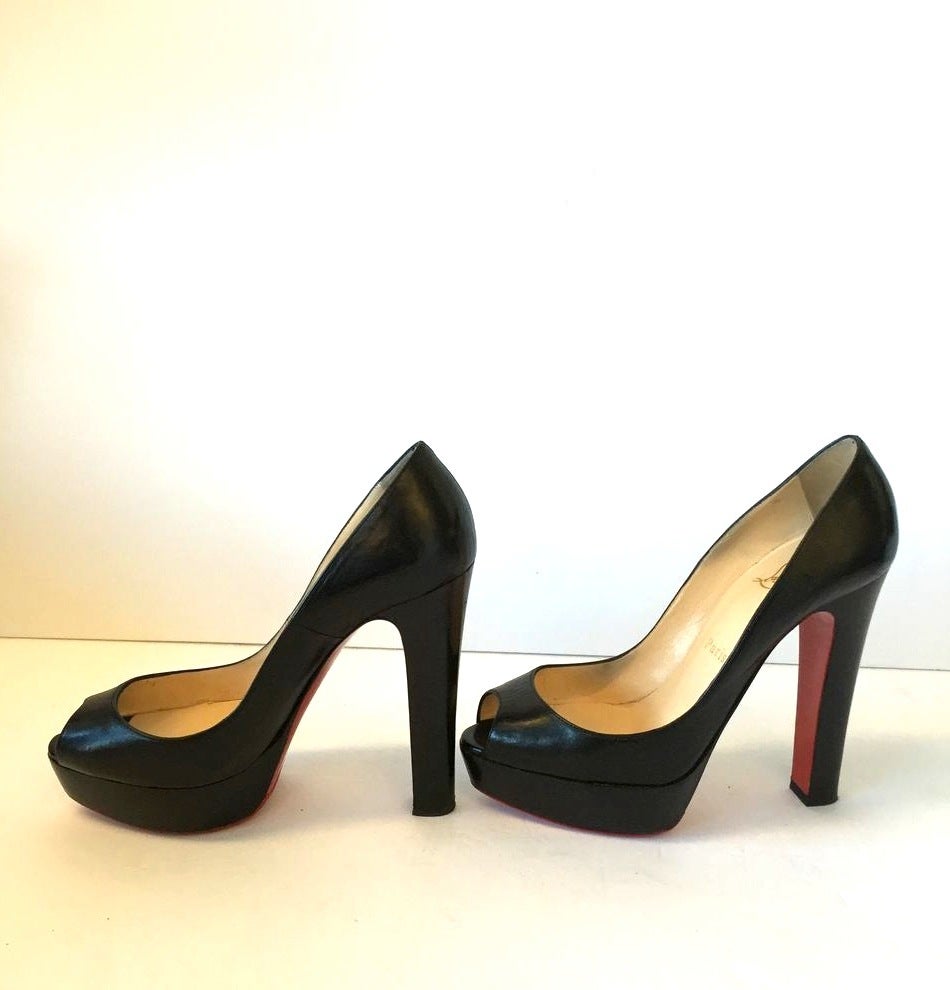 You'll look as if you stepped right off the pages of your favorite fashion magazine when you step into the glossy Christian Louboutin Bambou 140 Leather Peep Toe Pumps Black.
The Christian Louboutin Bambou 140 Leather Peep Toe Pumps Black is your