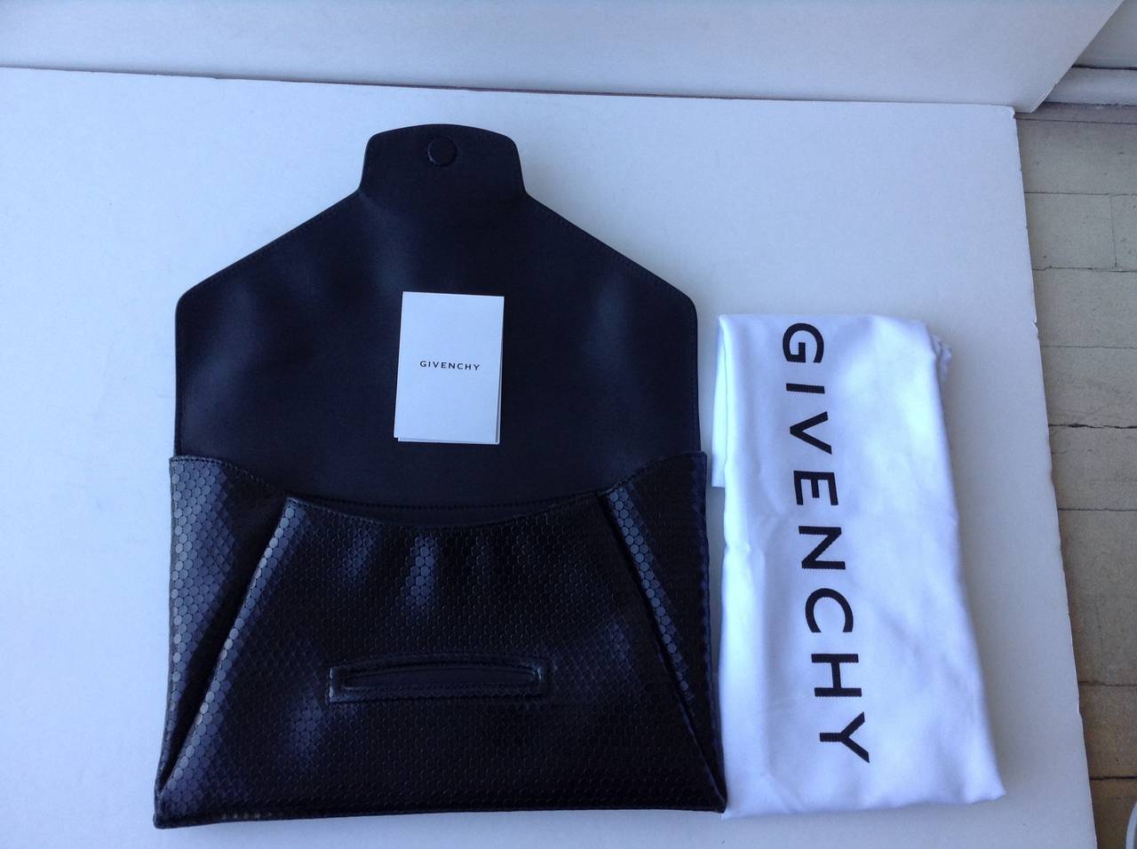 Women's Givenchy Black leather Antigona envelope clutch For Sale