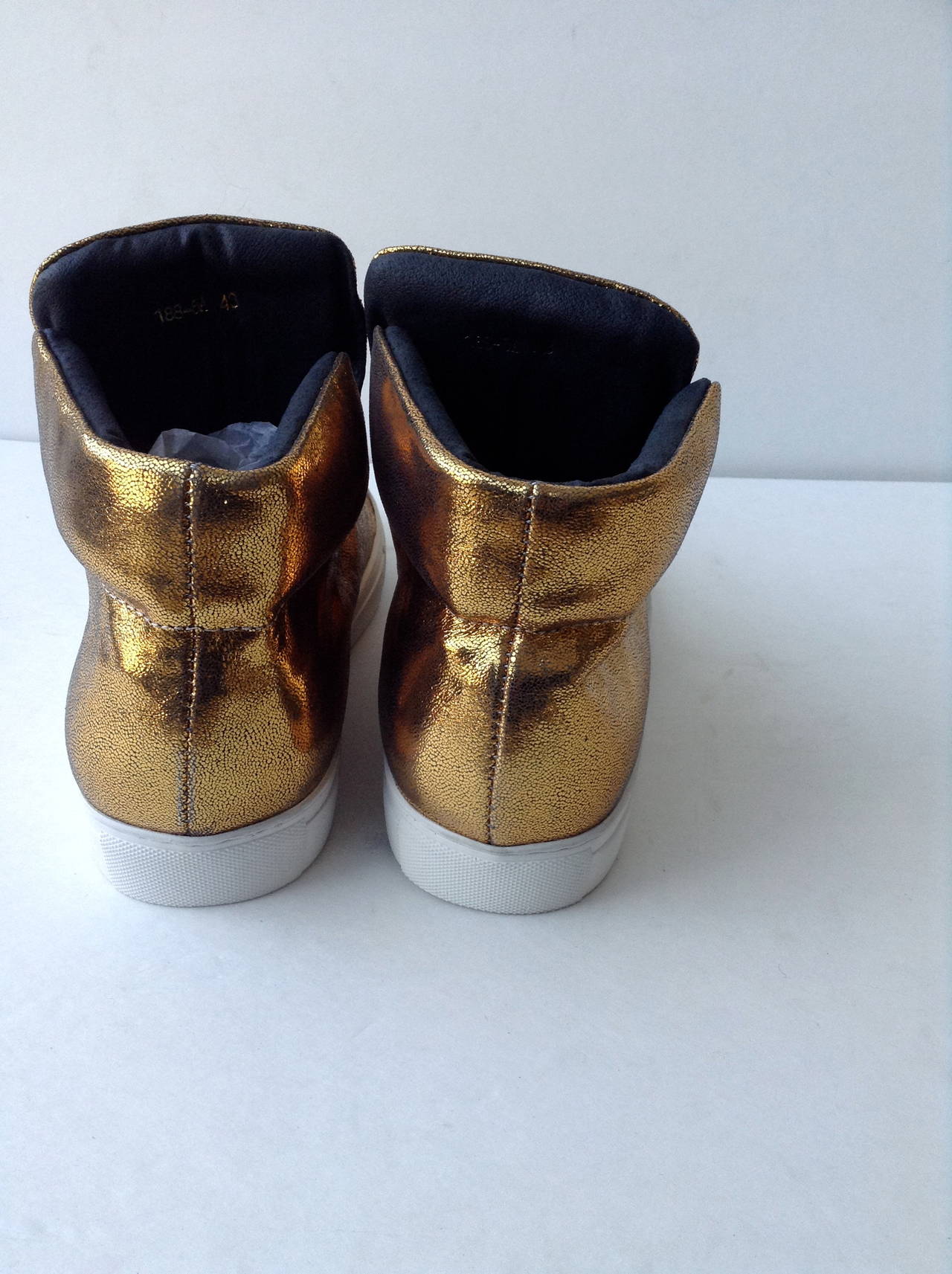 Versace Gold Palazzo High Top Men's Sneakers In Excellent Condition For Sale In Westmount, Quebec